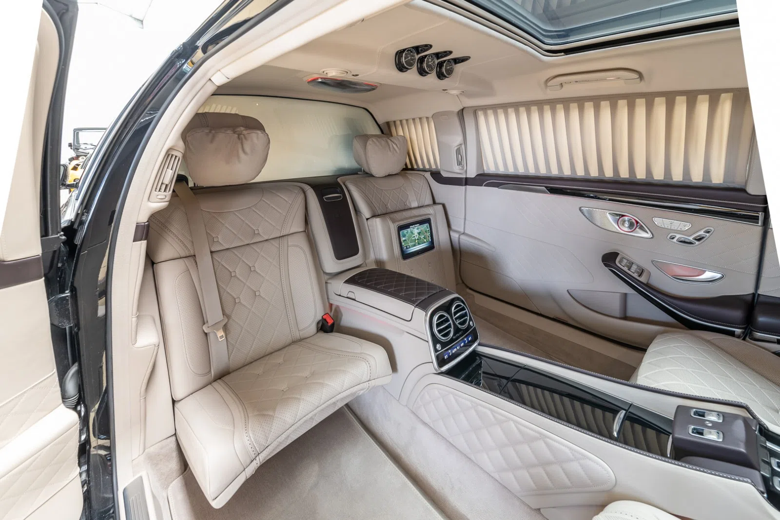 2018 Mercedes-Maybach S600 PULLMAN interior, seats