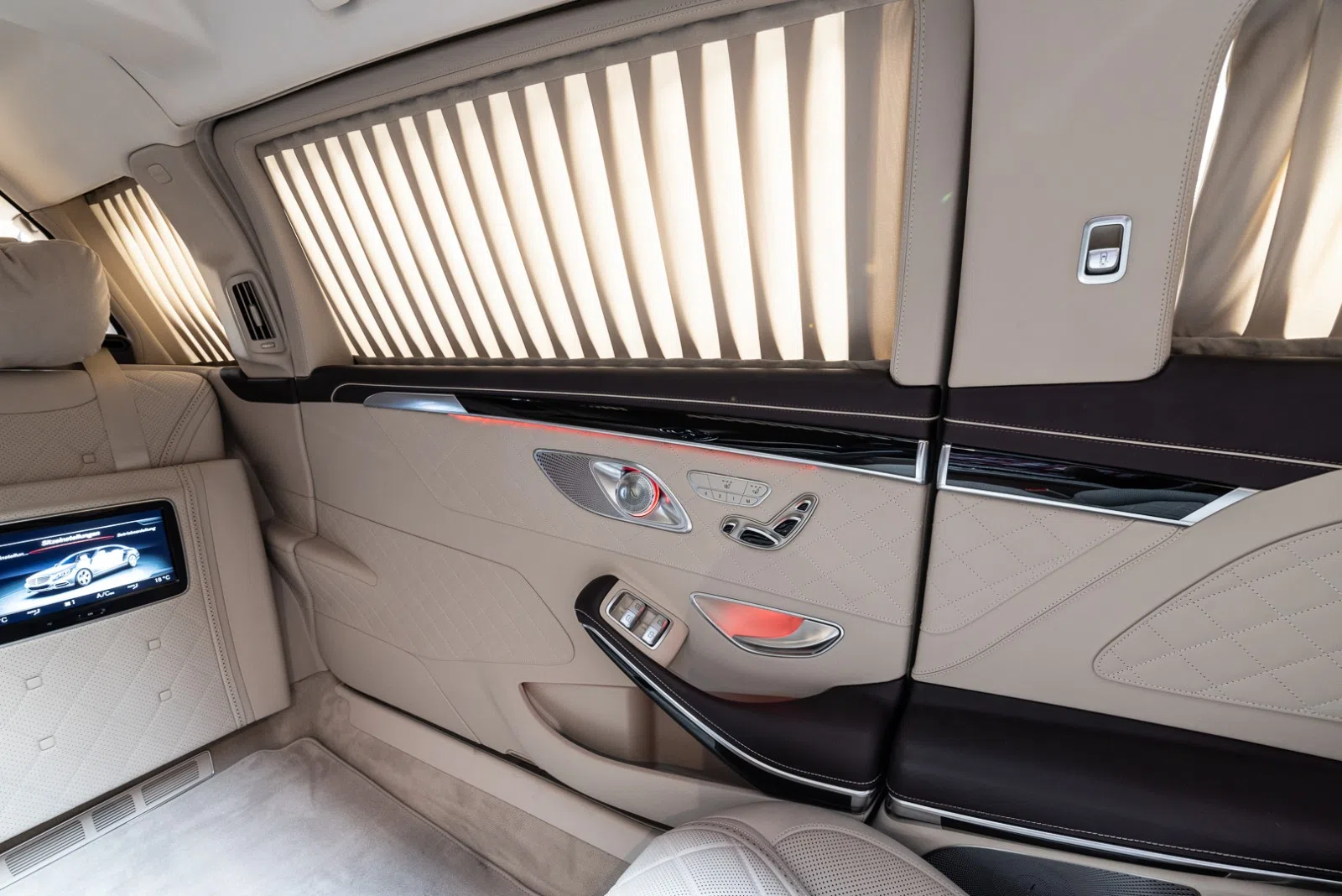 2018 Mercedes-Maybach S600 PULLMAN interior, door panel