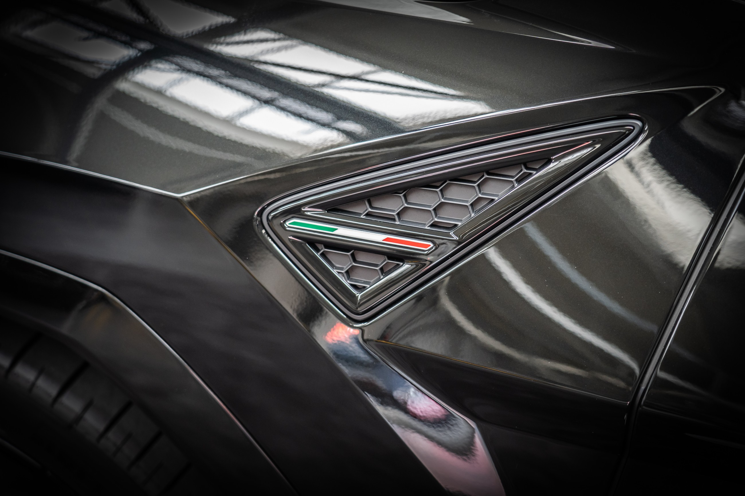 2020 Lamborghini Urus, 3/13