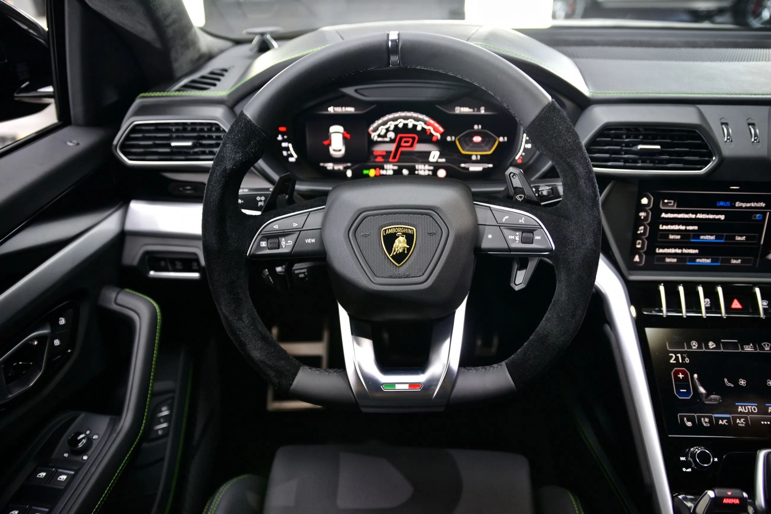 2020 Lamborghini Urus interior, Leather Black