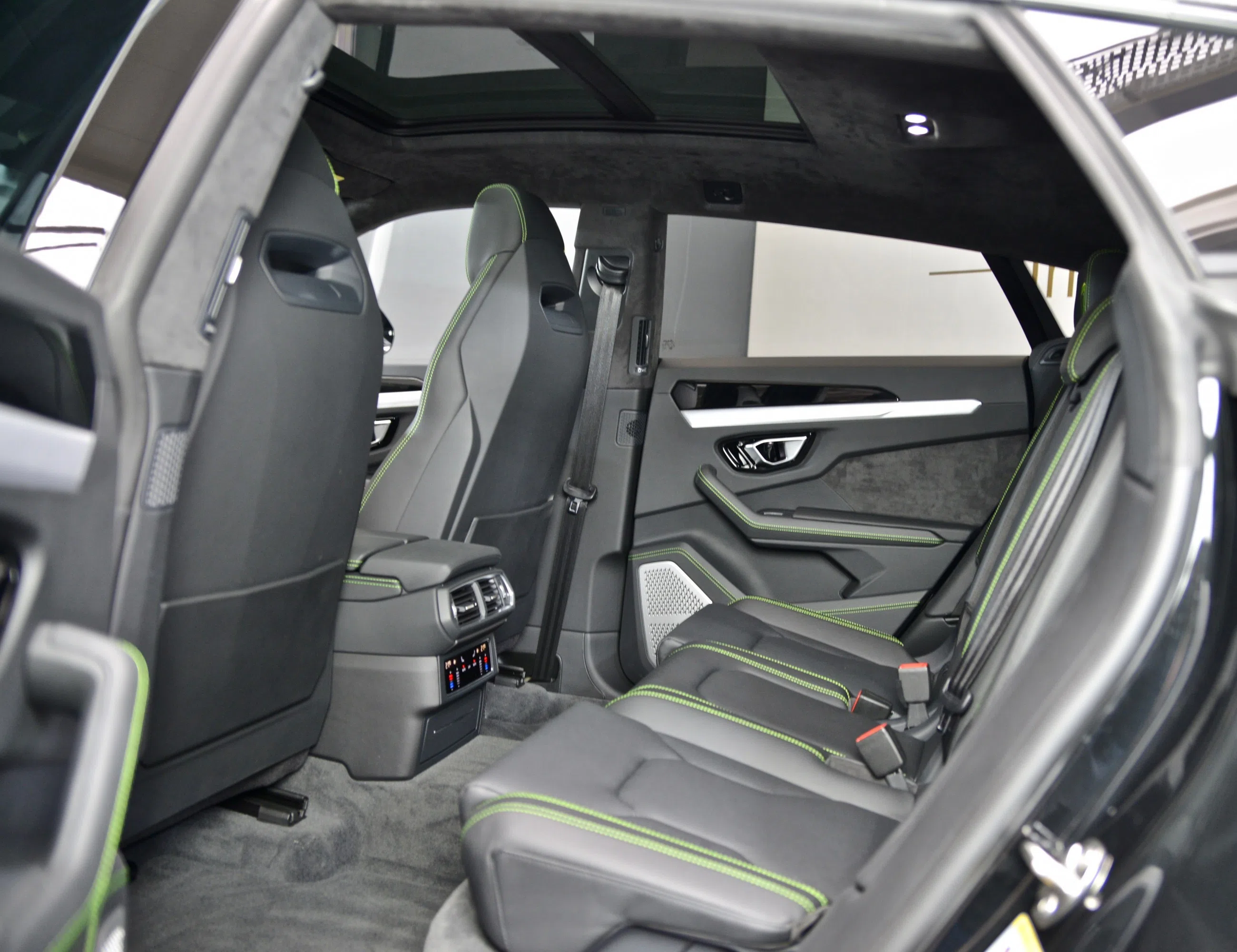 2020 Lamborghini Urus interior, seats, Leather Black