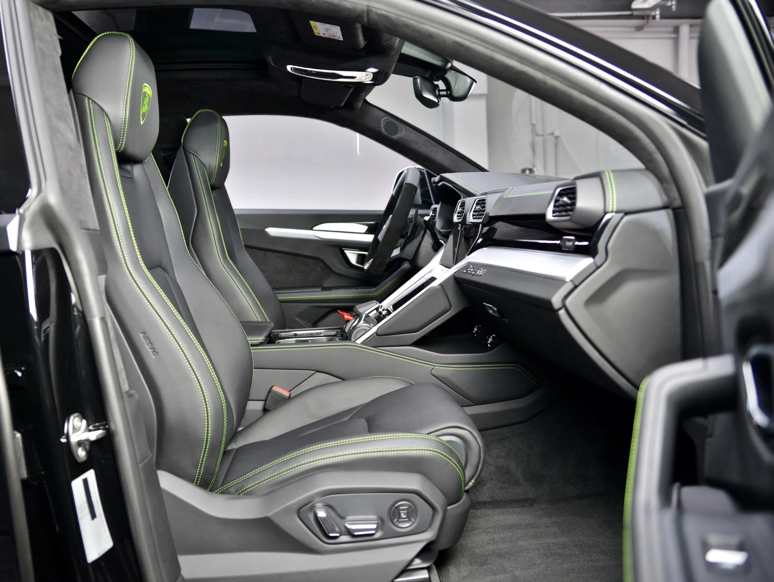 2020 Lamborghini Urus interior, seats, Leather Black