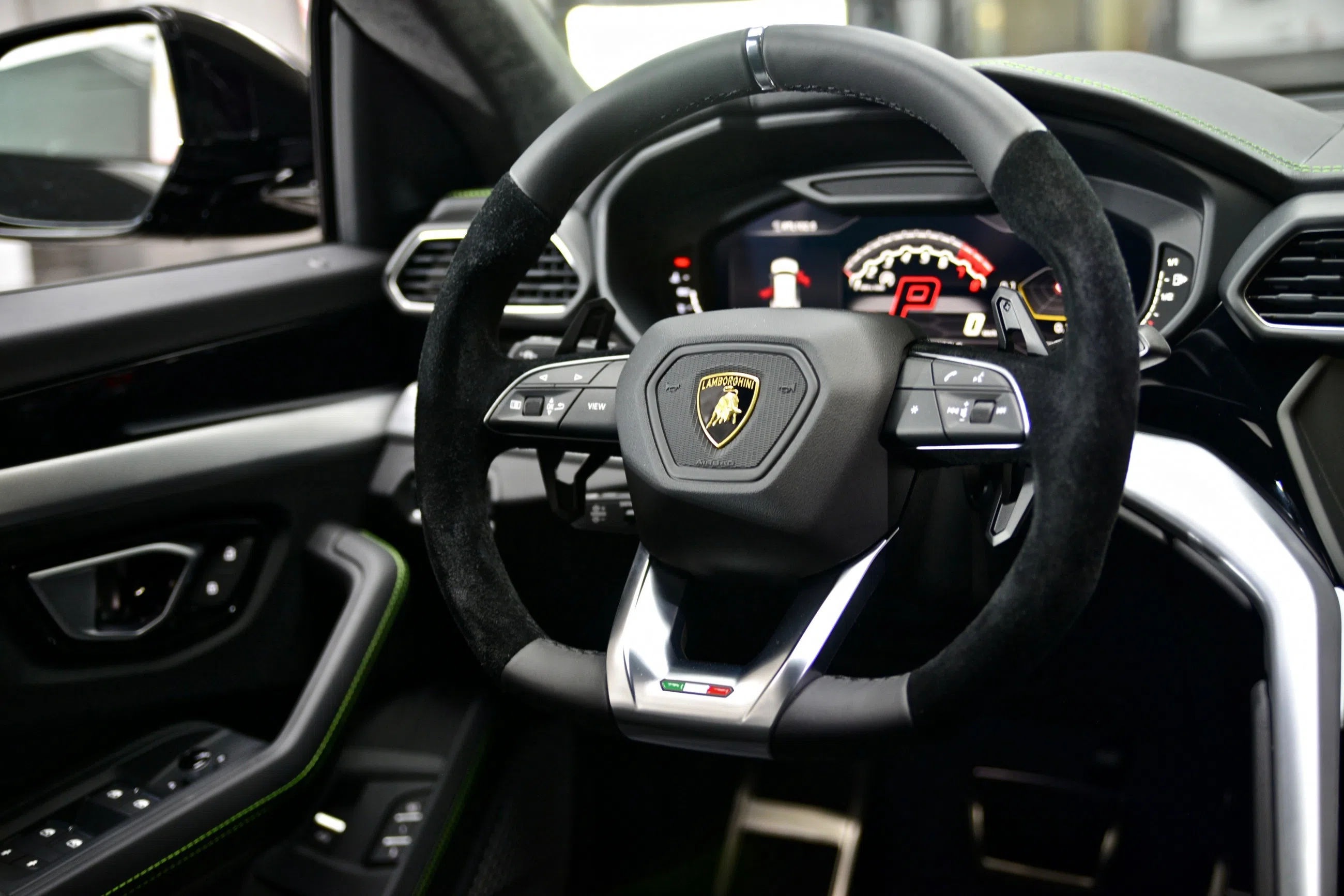 2020 Lamborghini Urus interior, Leather Black