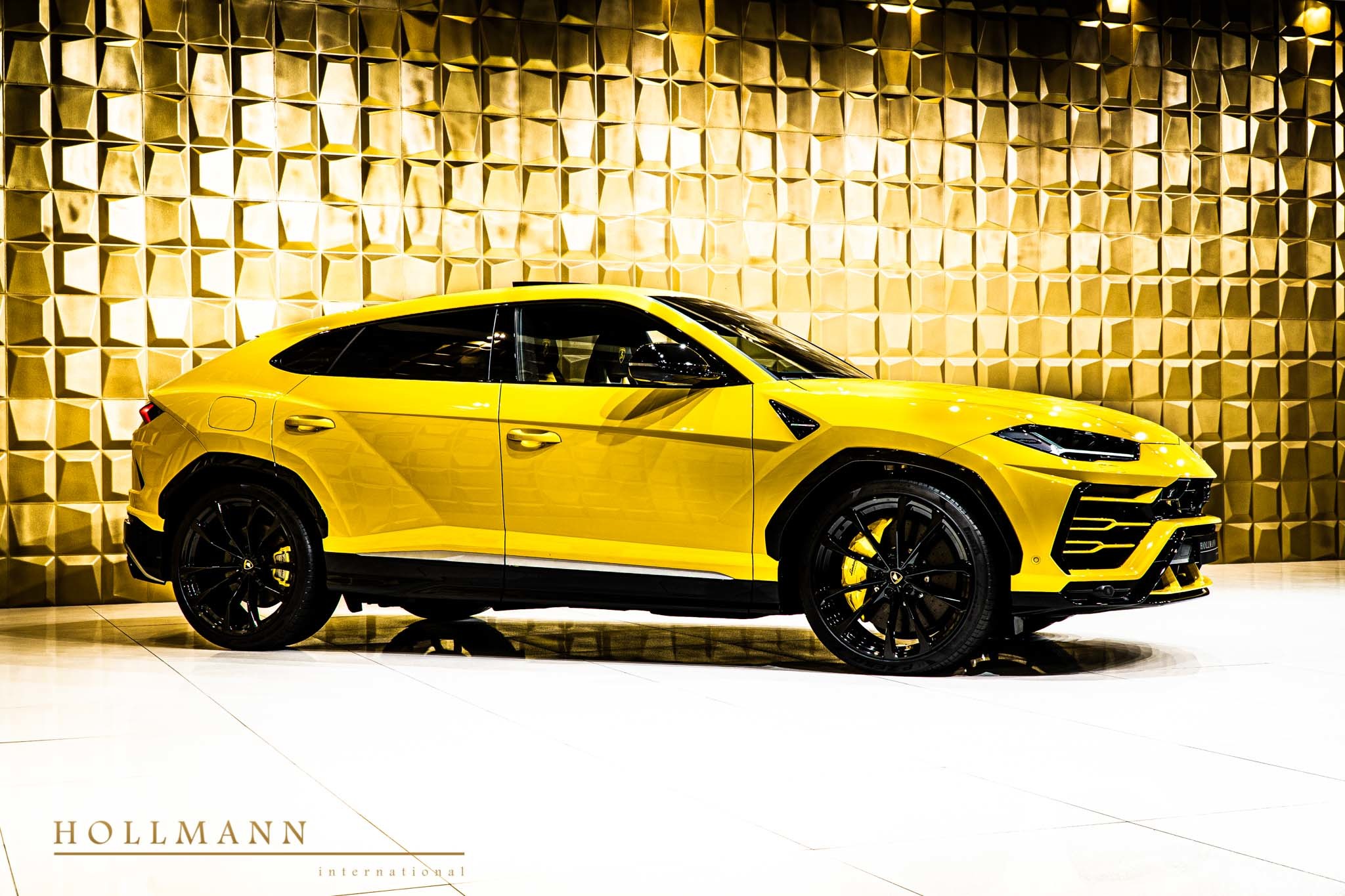 2020 Lamborghini Urus, 2/20