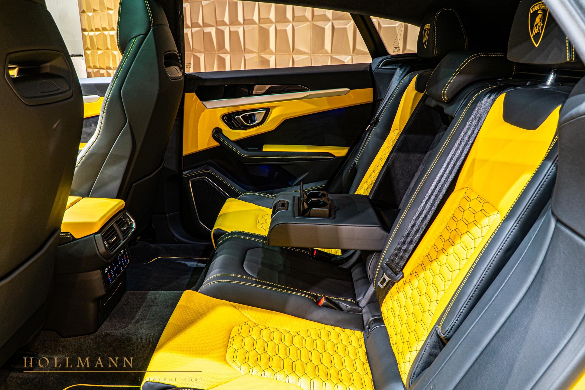 2020 Lamborghini Urus, 10/20