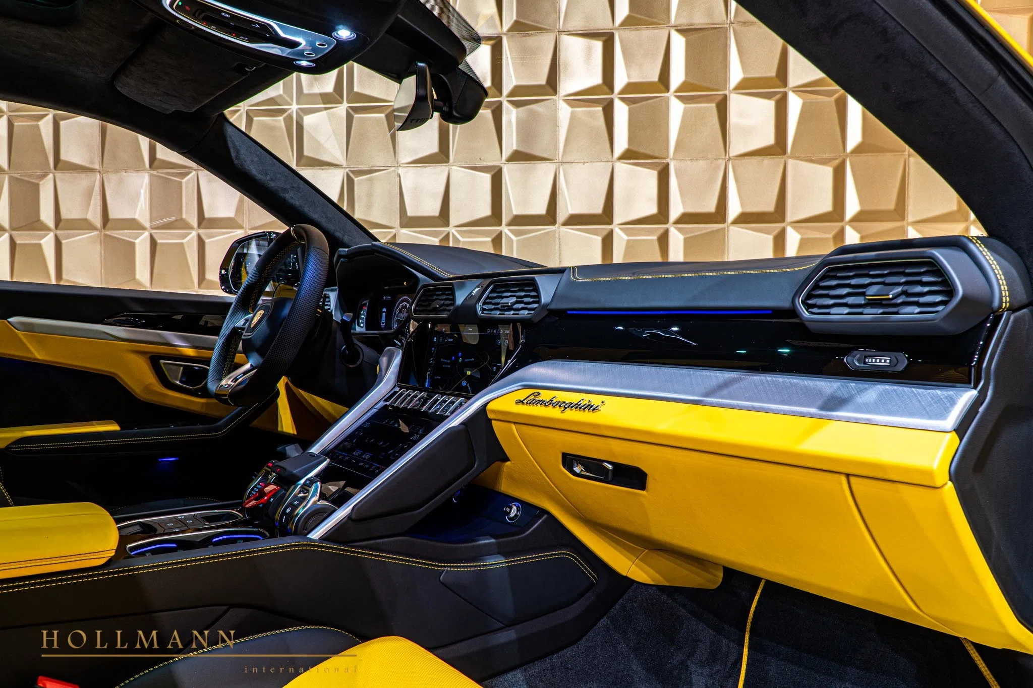 2020 Lamborghini Urus interior, Sportivo Giallo Auge / Nero