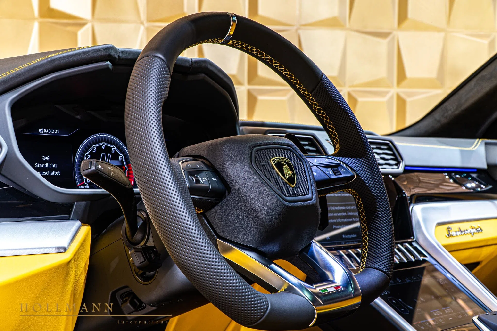 2020 Lamborghini Urus interior, steering wheel, Sportivo Giallo Auge / Nero