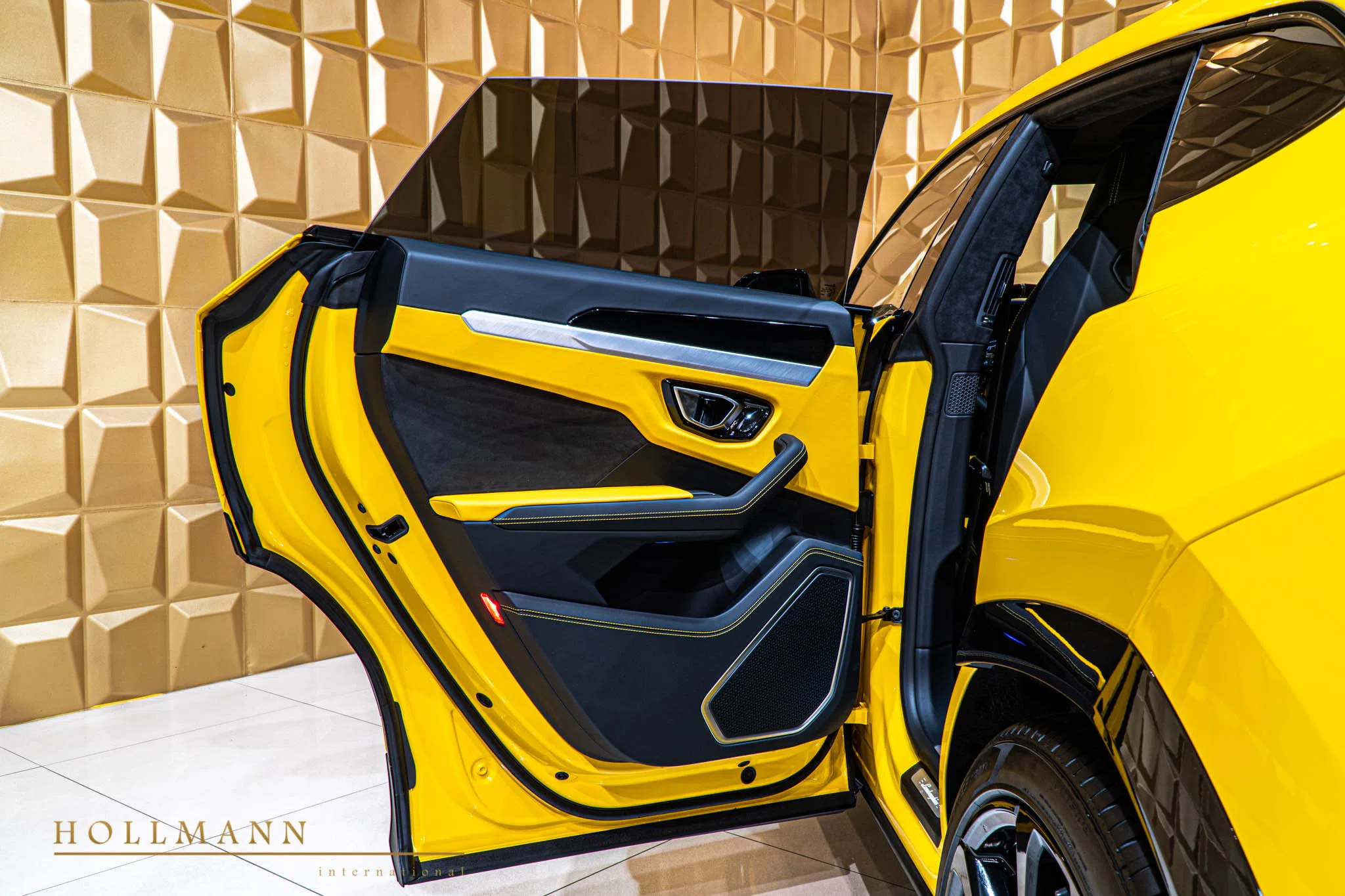 2020 Lamborghini Urus for sale, exterior, Giallo Auge