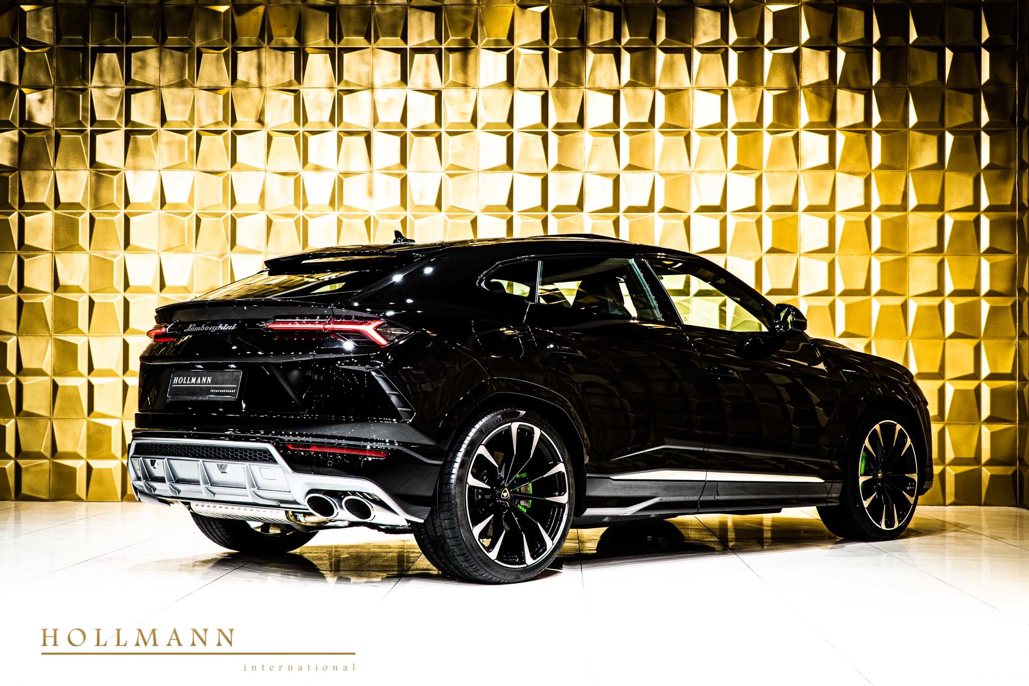 2020 Lamborghini Urus, 2/19