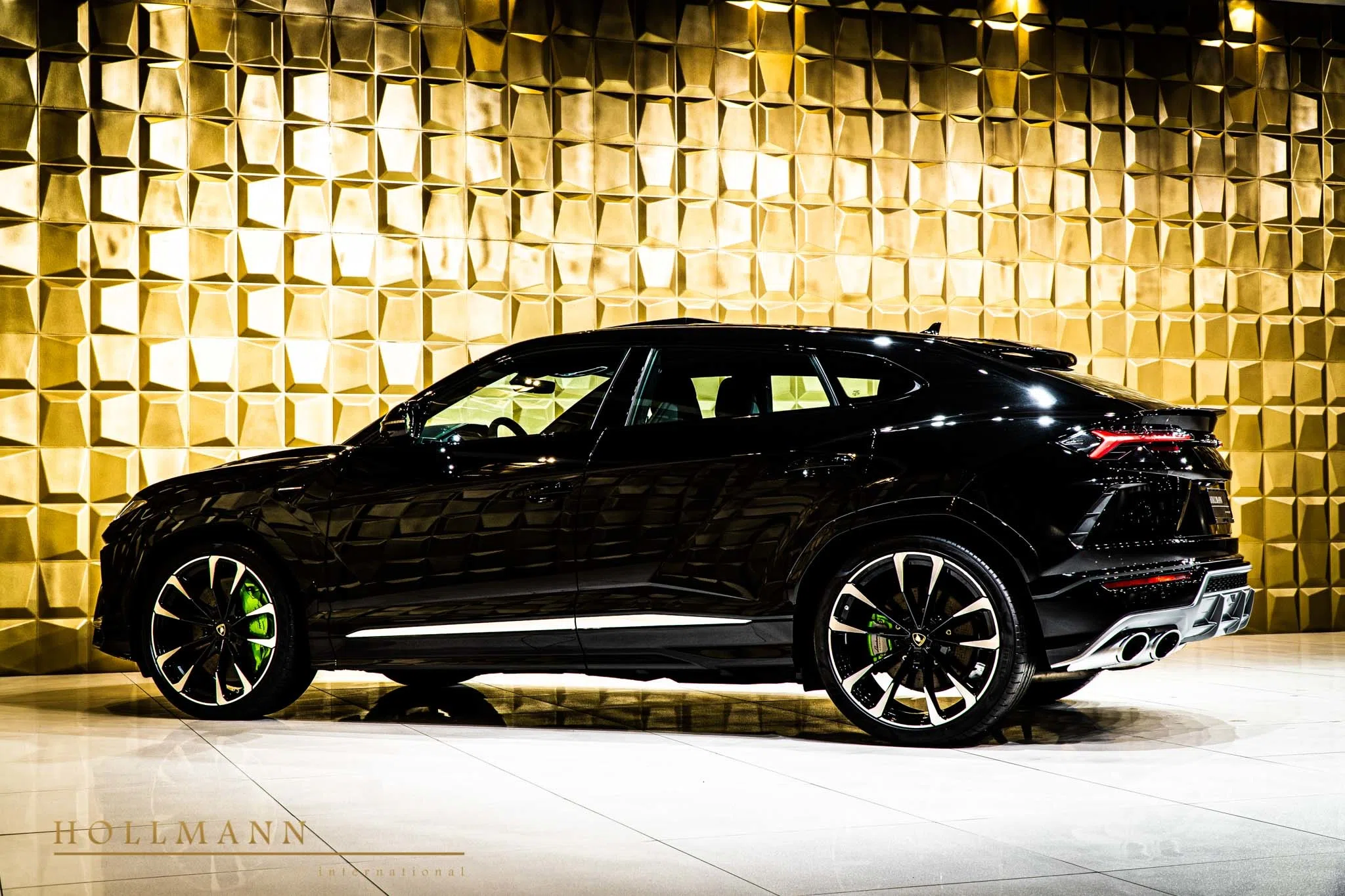 2020 Lamborghini Urus for sale, exterior, Nero Helene
