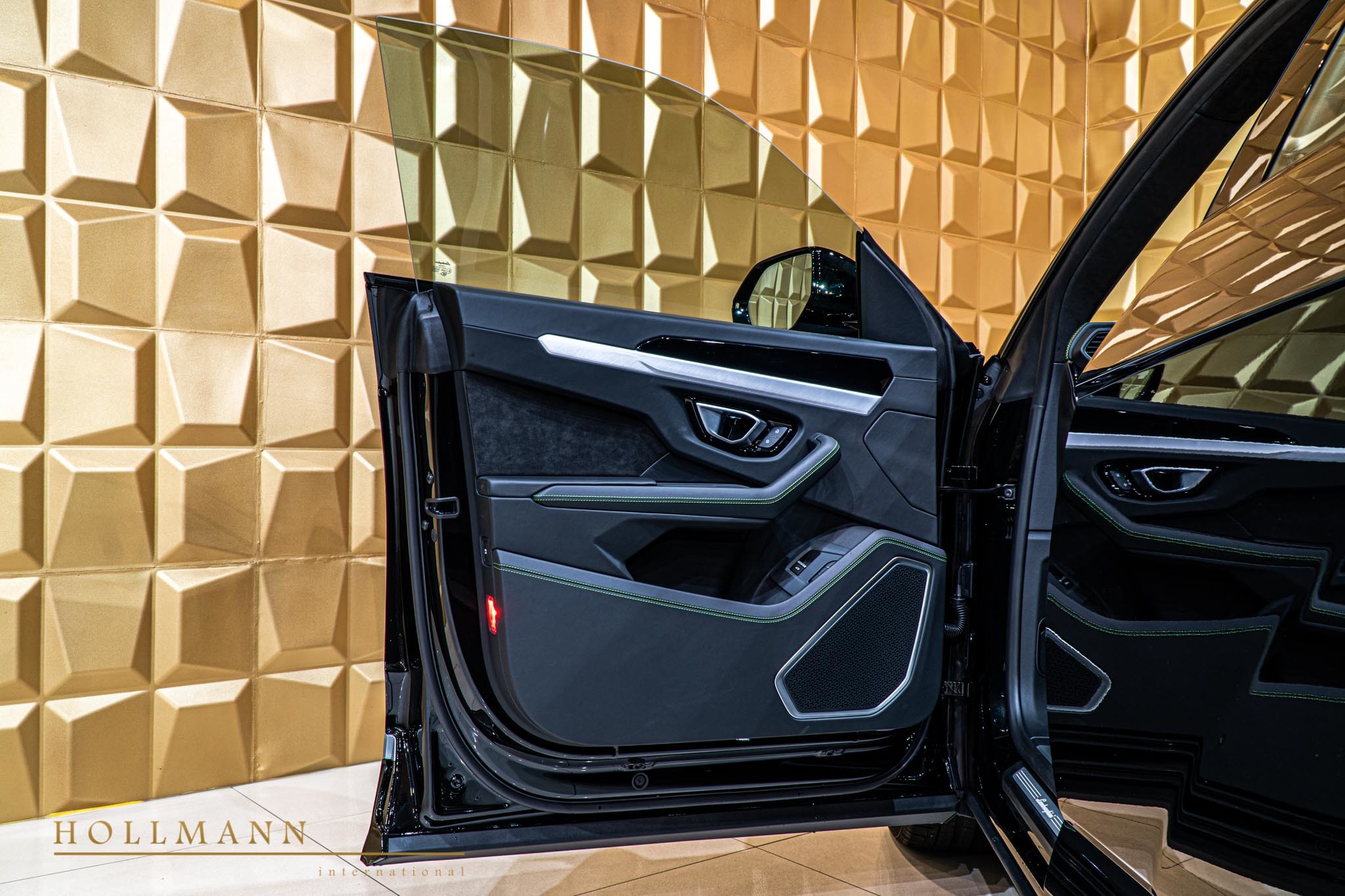 2020 Lamborghini Urus, 8/19