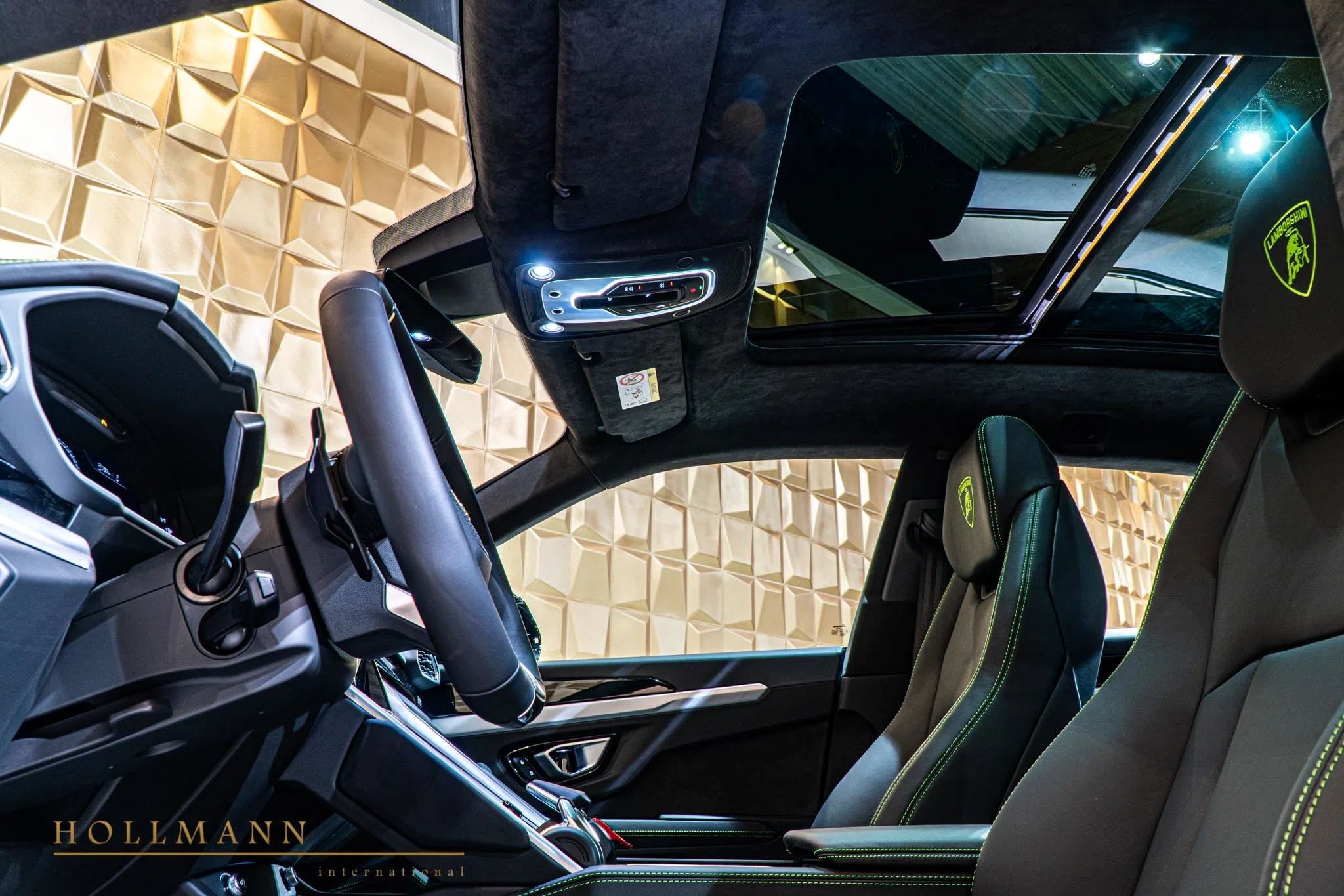 2020 Lamborghini Urus interior, Nero Ade