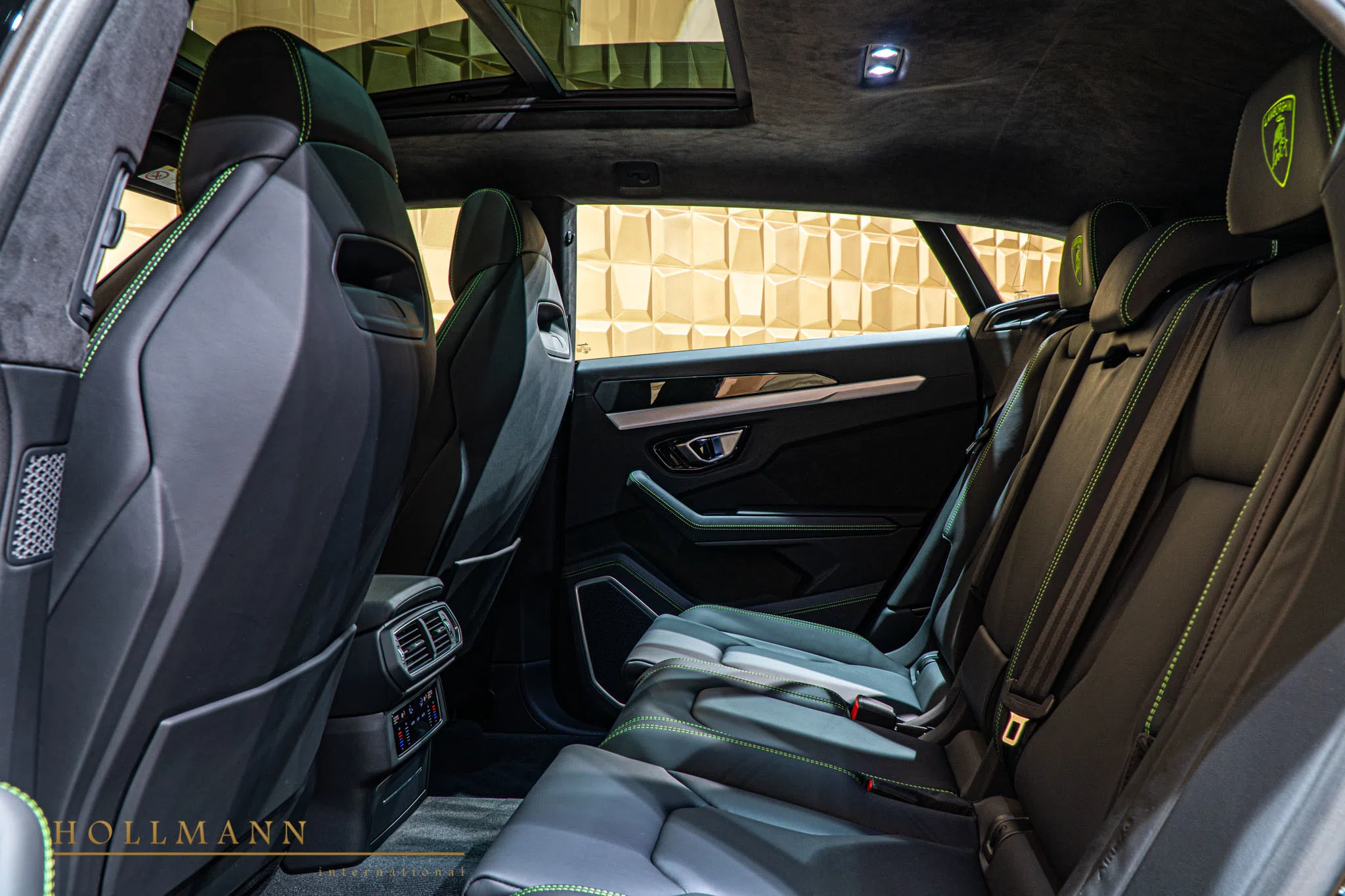 2020 Lamborghini Urus interior, seats, Nero Ade