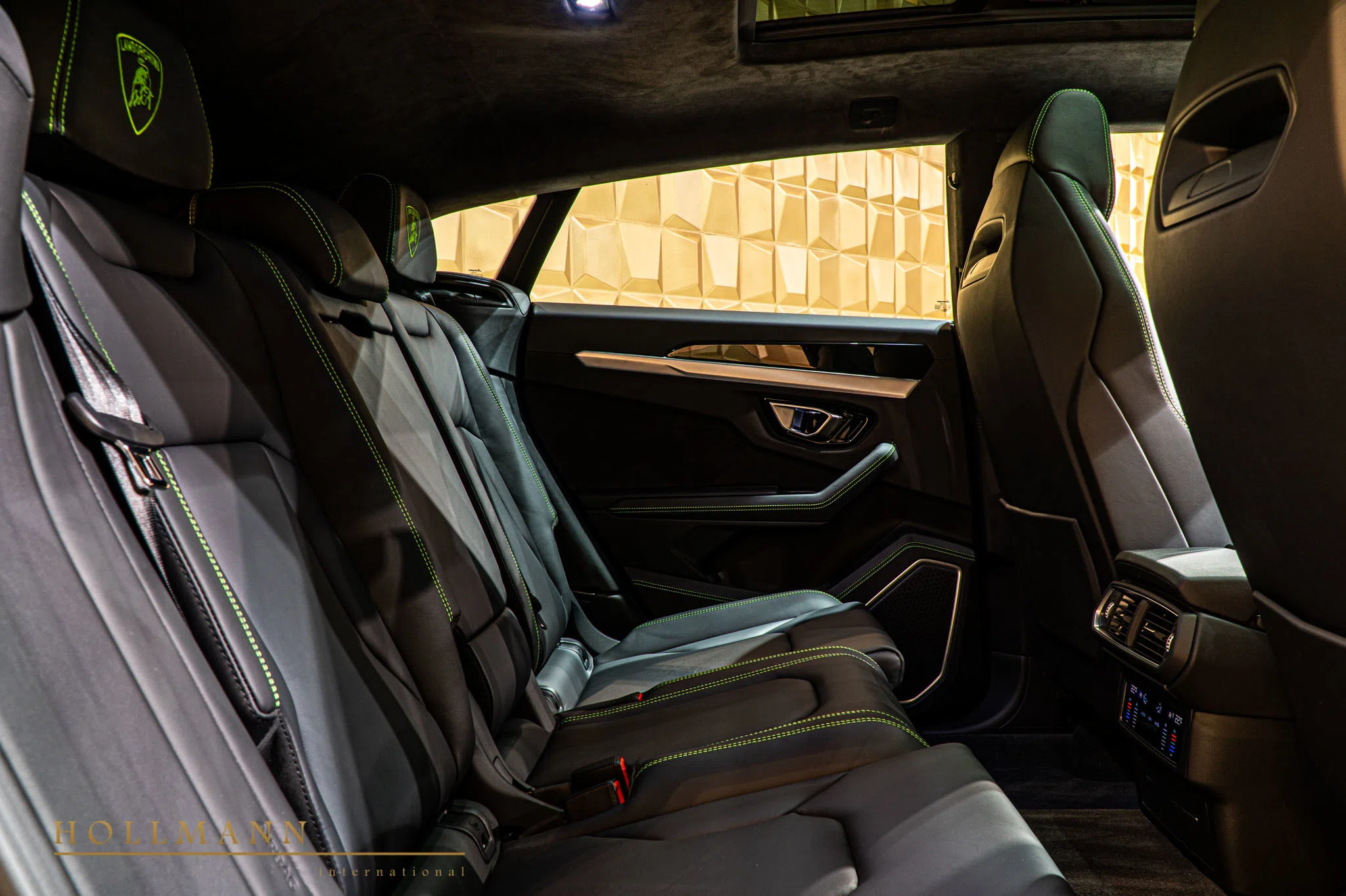 2020 Lamborghini Urus interior, seats, Nero Ade