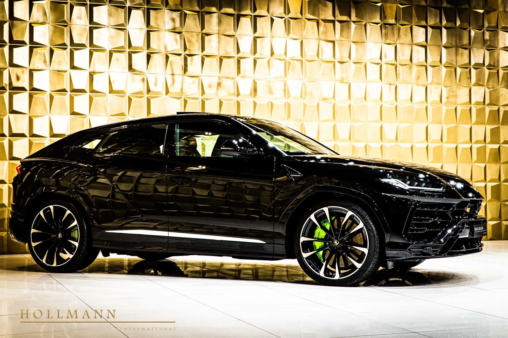 2020 Lamborghini Urus for sale, exterior, Nero Helene