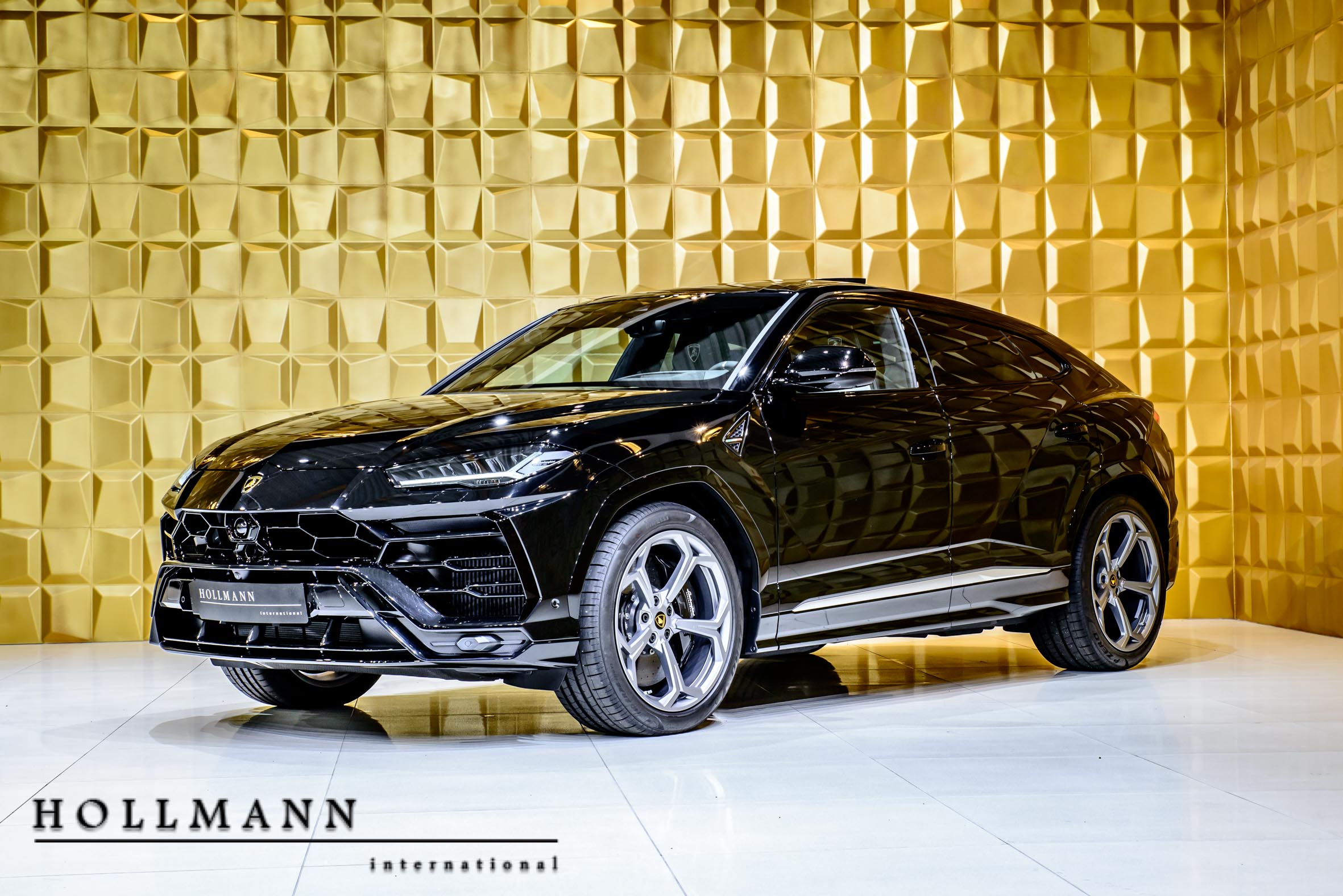 2018 Lamborghini Urus, 2/20