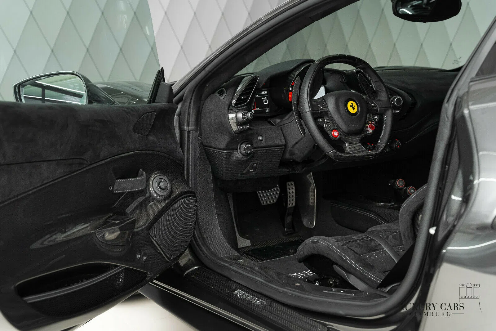 2020 Ferrari 488 Pista interior, Leather Alcantara Nero
