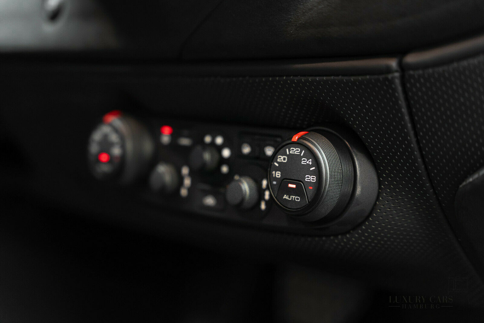 2020 Ferrari 488 Pista, 14/20