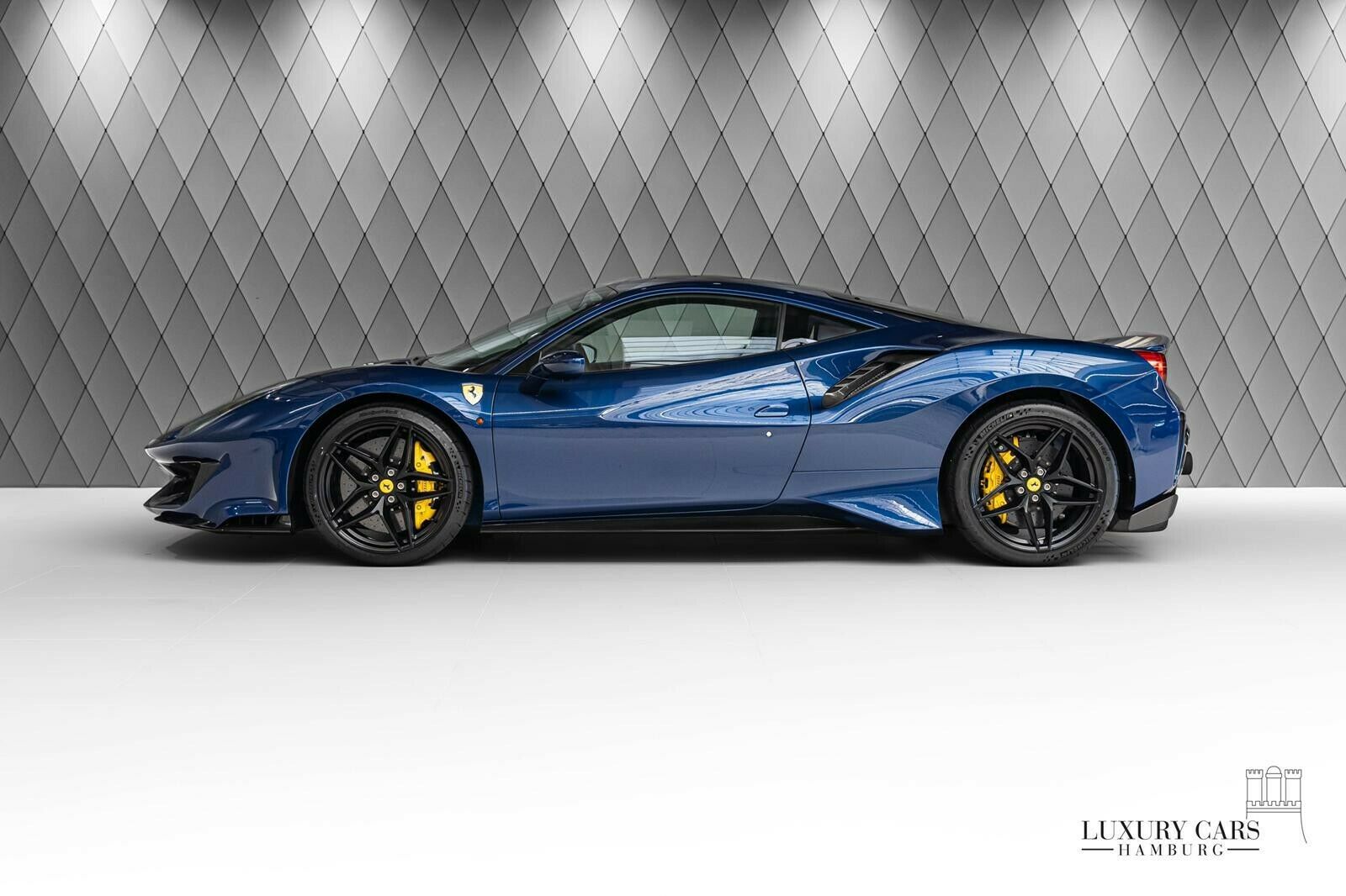 2020 Ferrari 488 Pista, 3/20