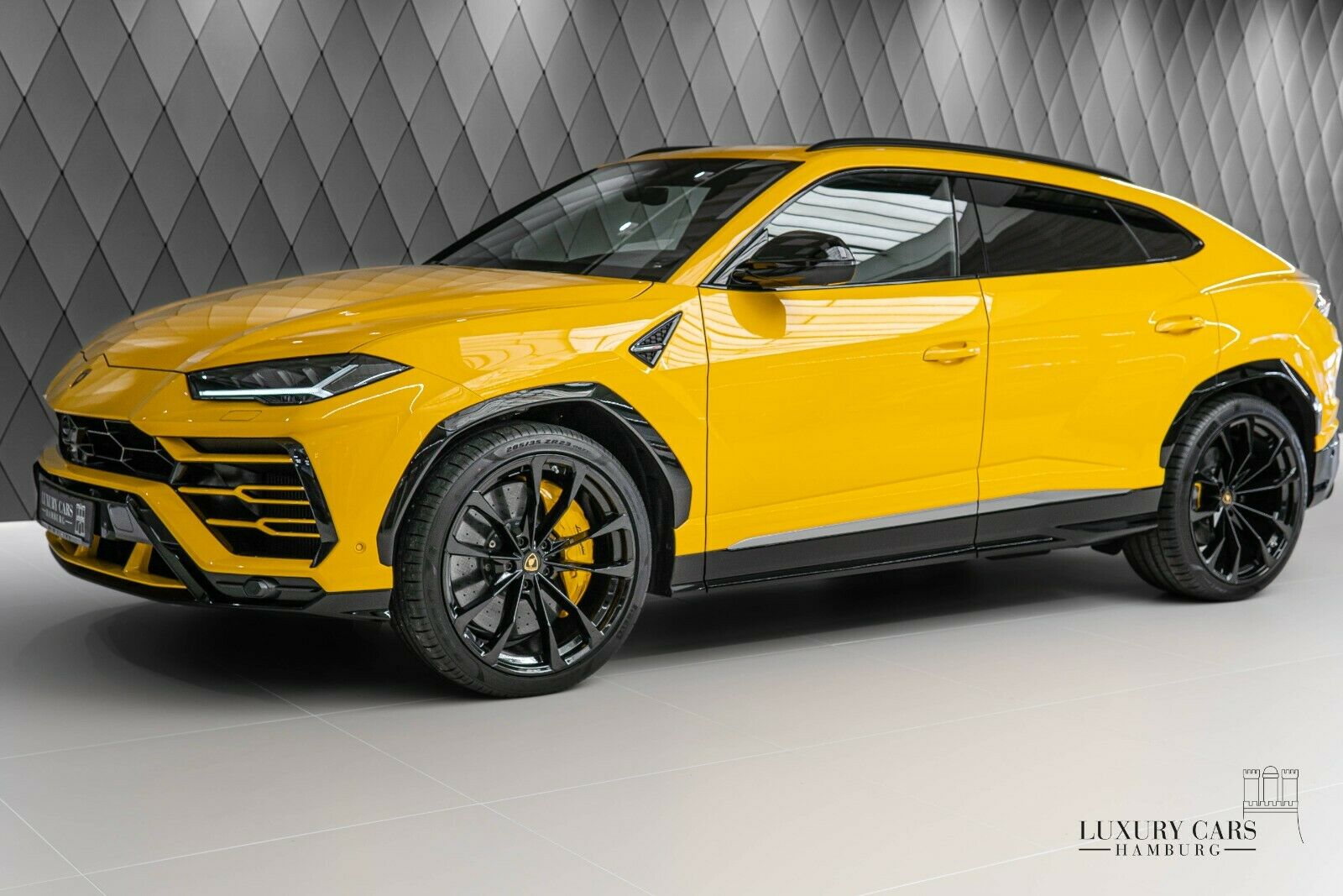 2020 Lamborghini Urus, 2/32