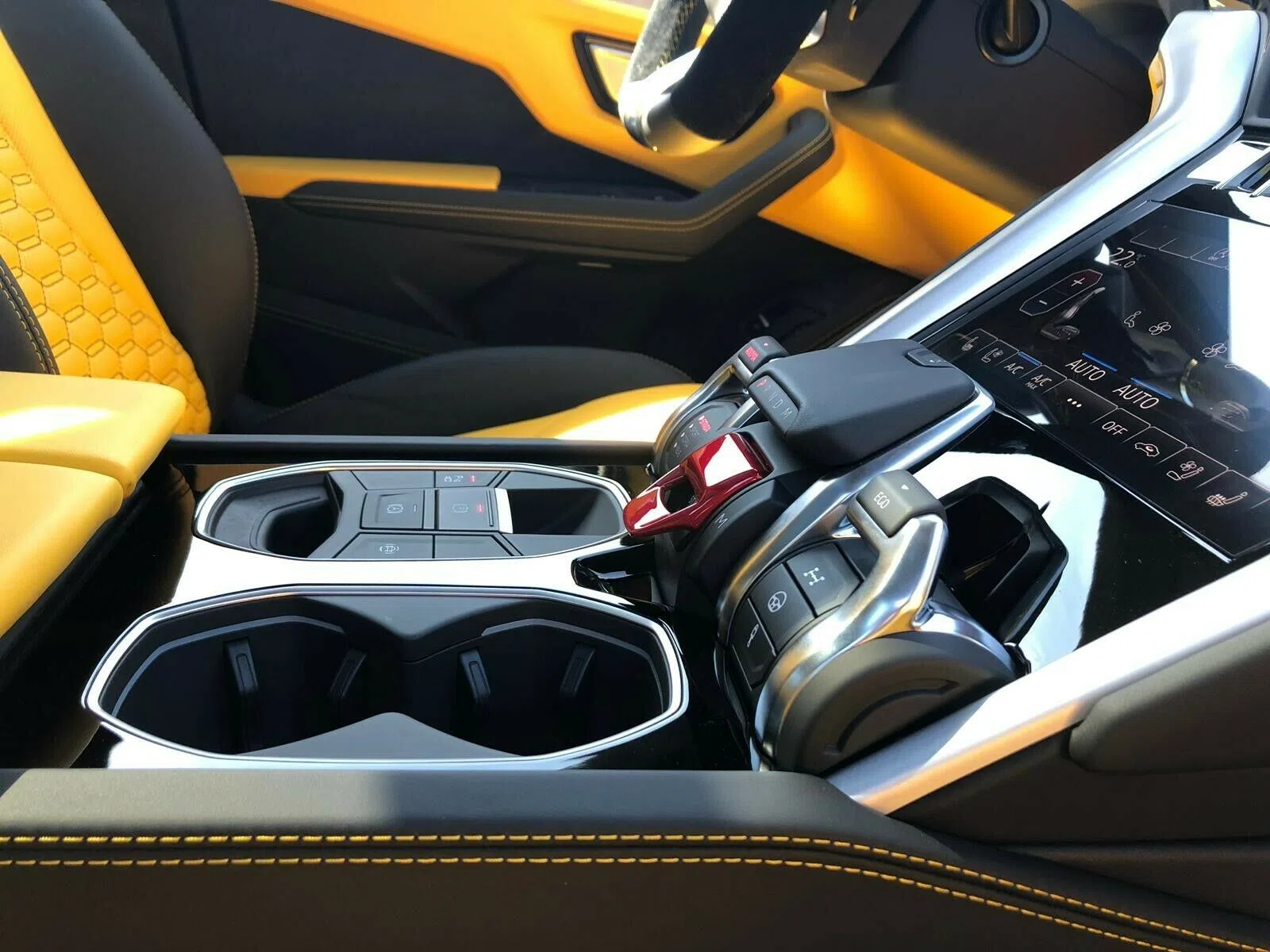 2020 Lamborghini Urus interior, Andere, Vollleder
