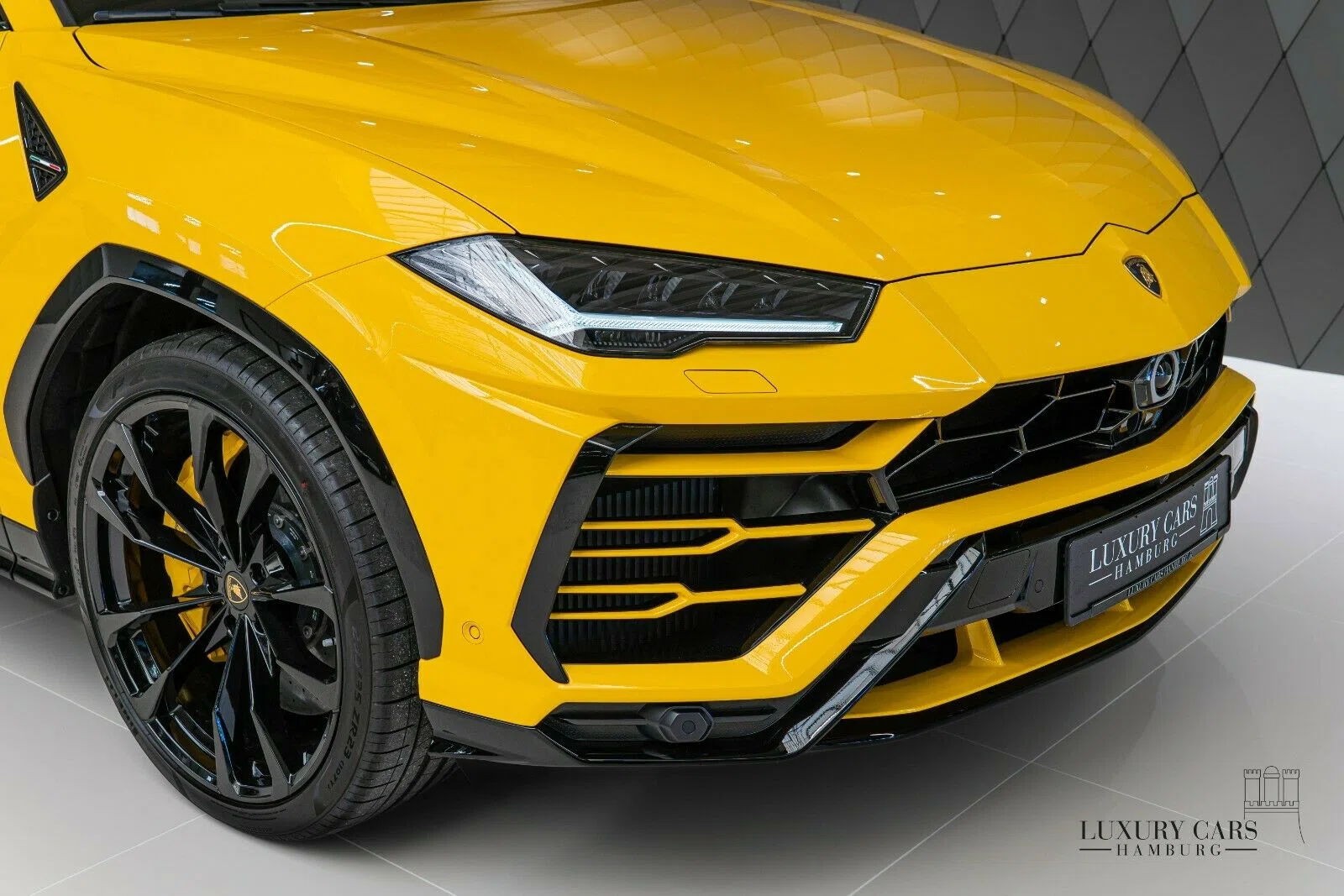 2020 Lamborghini Urus for sale, exterior, Giallo Auge Yellow