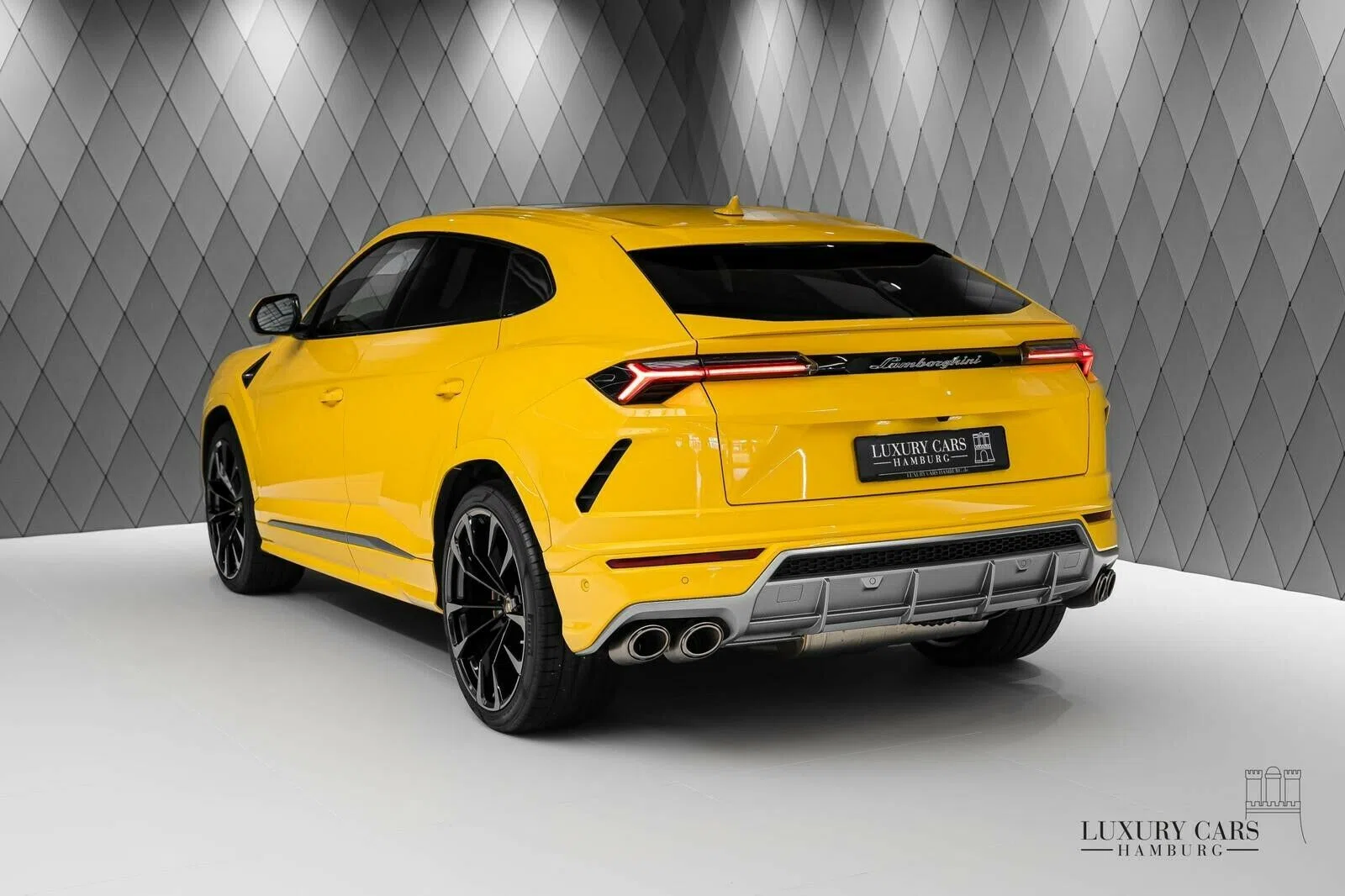 2020 Lamborghini Urus, rear three-quarter view, Gelb
