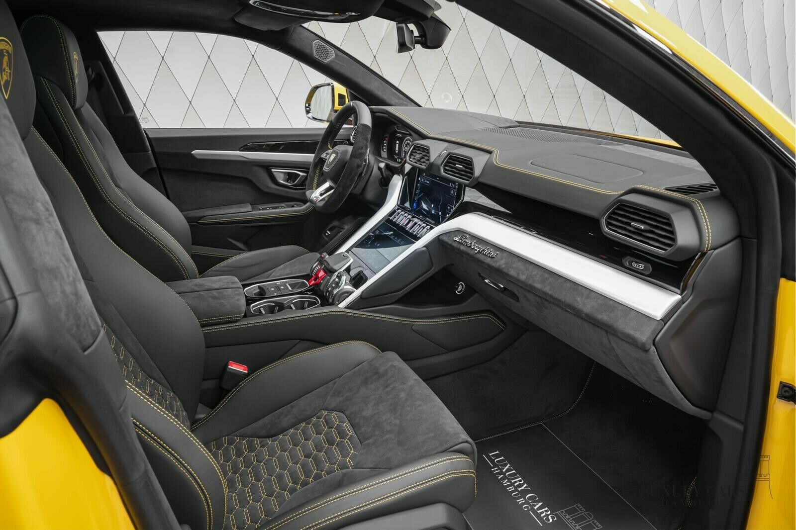 2020 Lamborghini Urus, 8/20