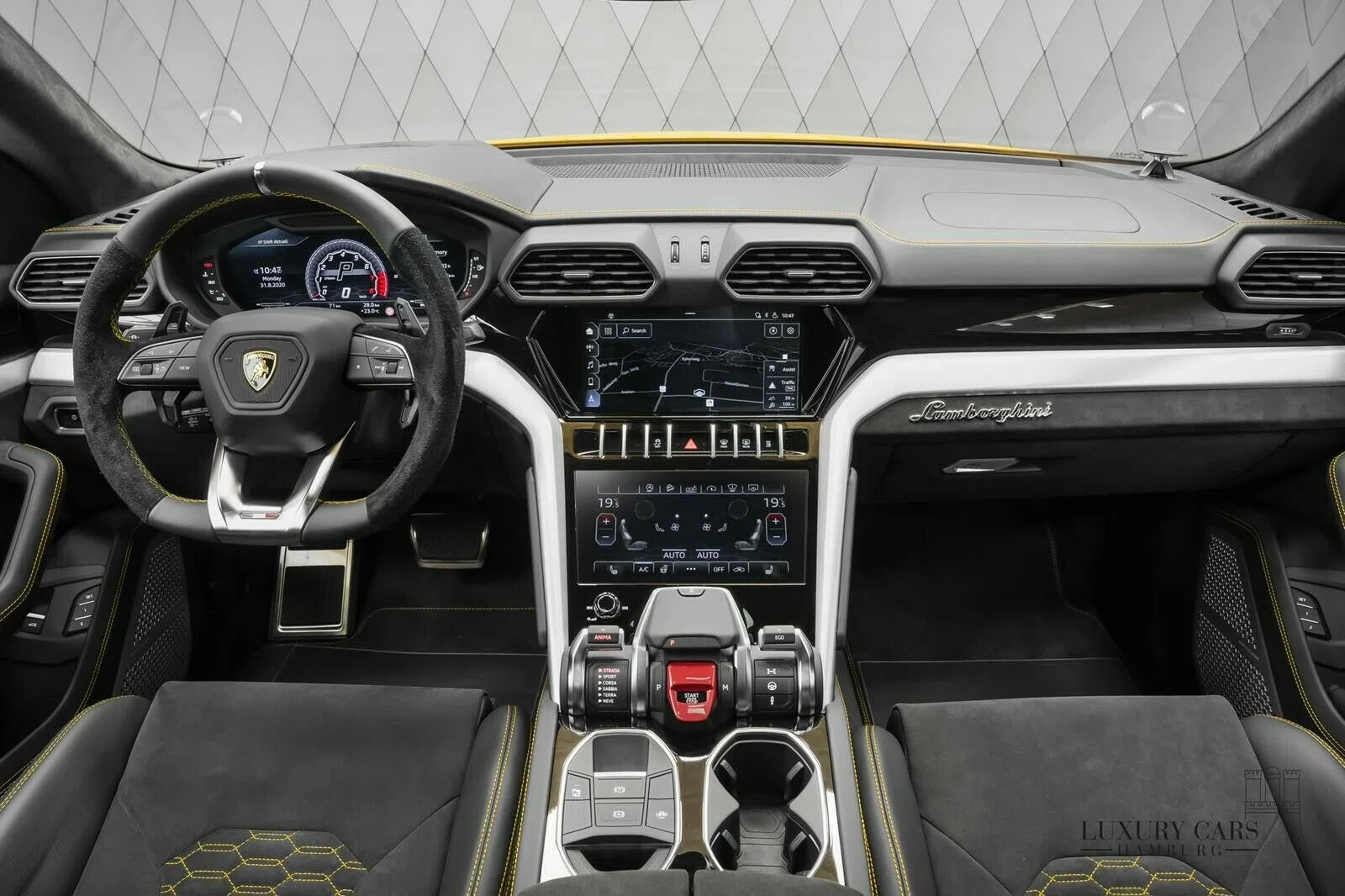 2020 Lamborghini Urus interior, dashboard, Schwarz, Vollleder