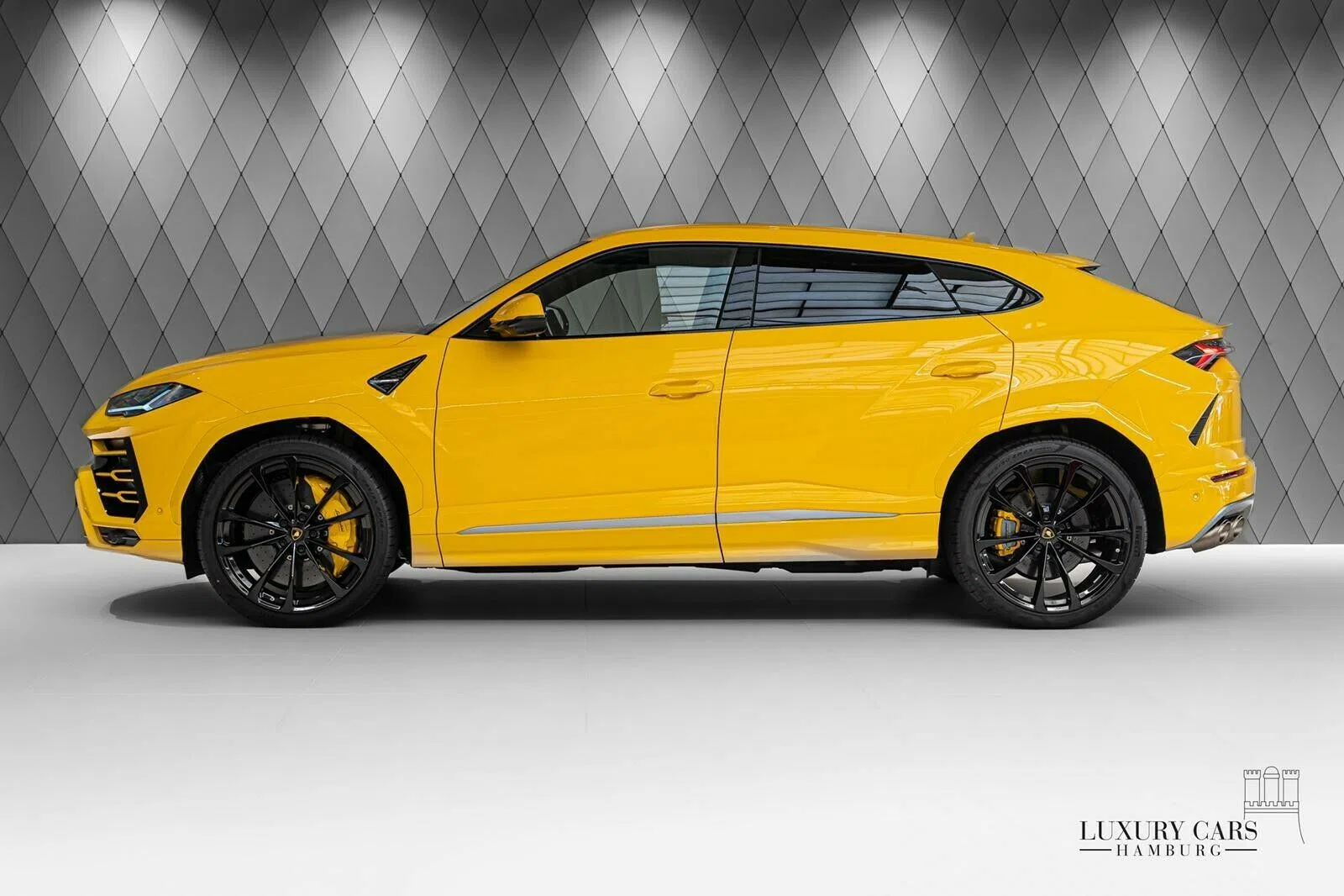 2020 Lamborghini Urus, side profile, Gelb