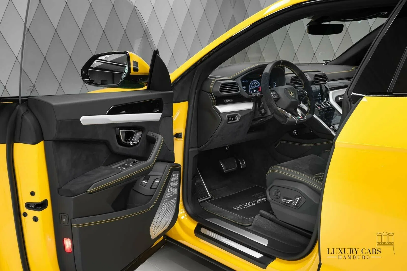 2020 Lamborghini Urus interior, door panel, Schwarz, Vollleder