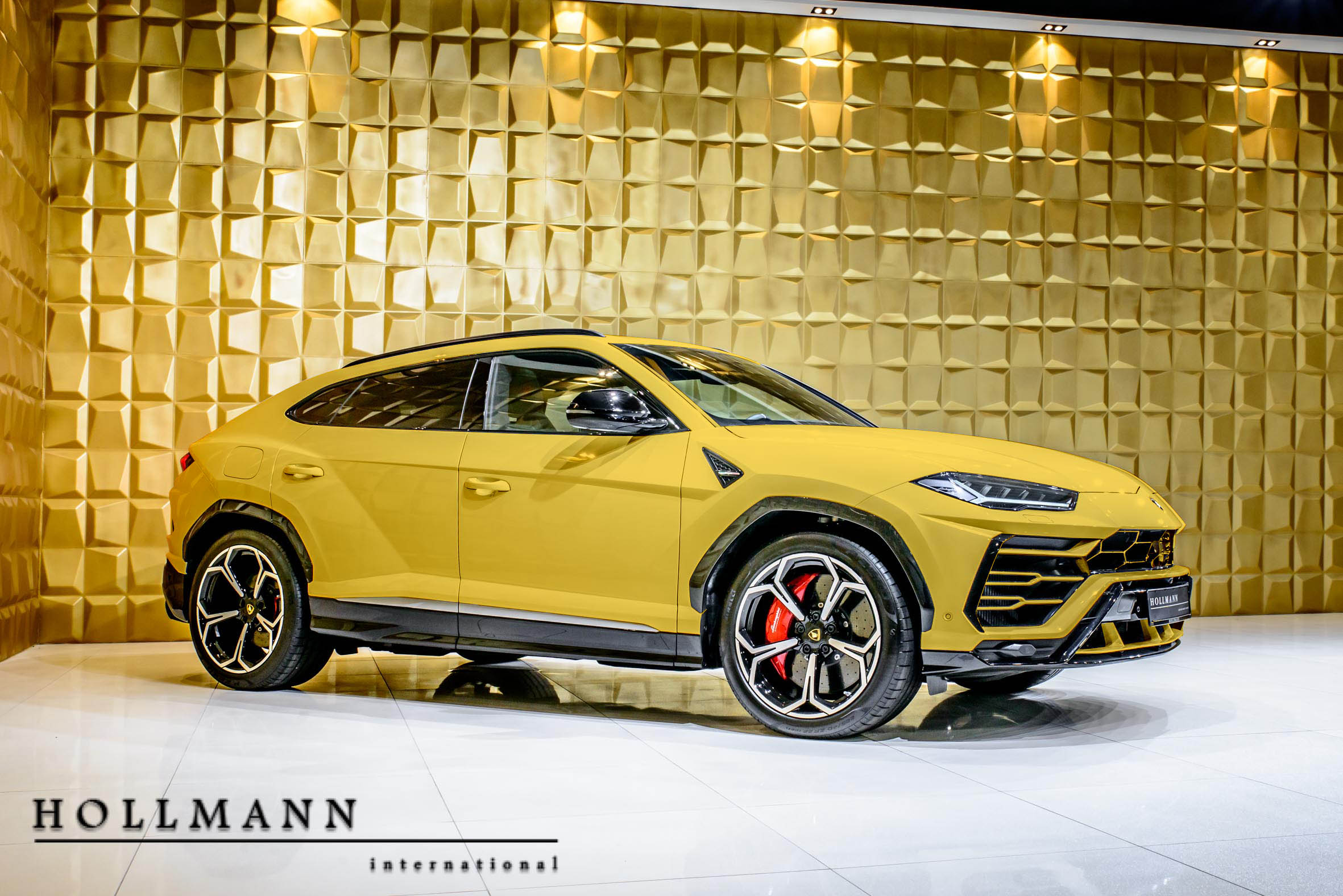 2018 Lamborghini Urus, 2/16