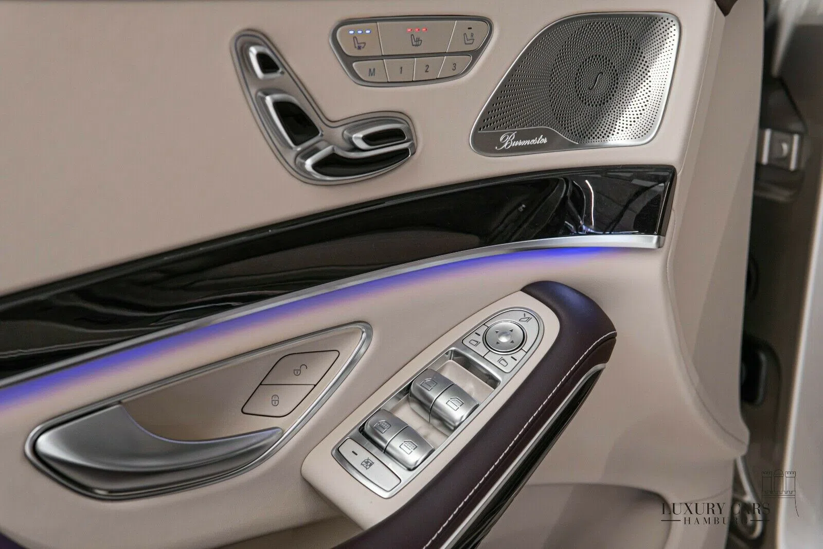 2020 Mercedes-Maybach S 560 2020 DUO TONE interior, door panel, Beige, Vollleder