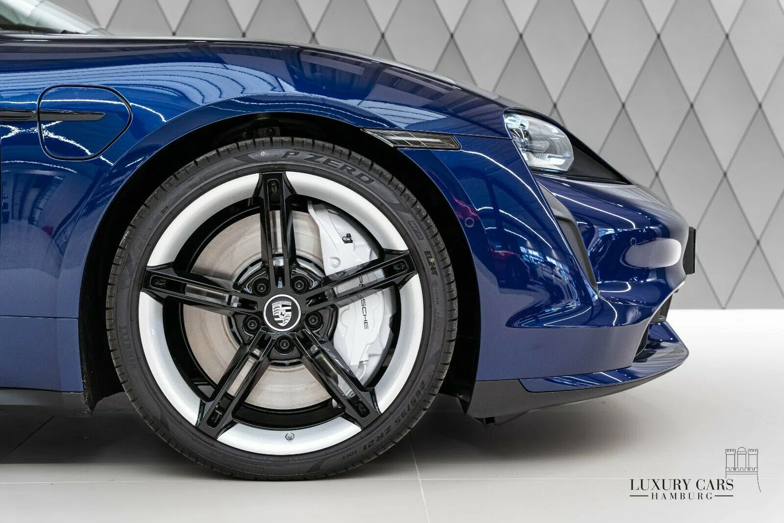 2020 Porsche Taycan Turbo wheel