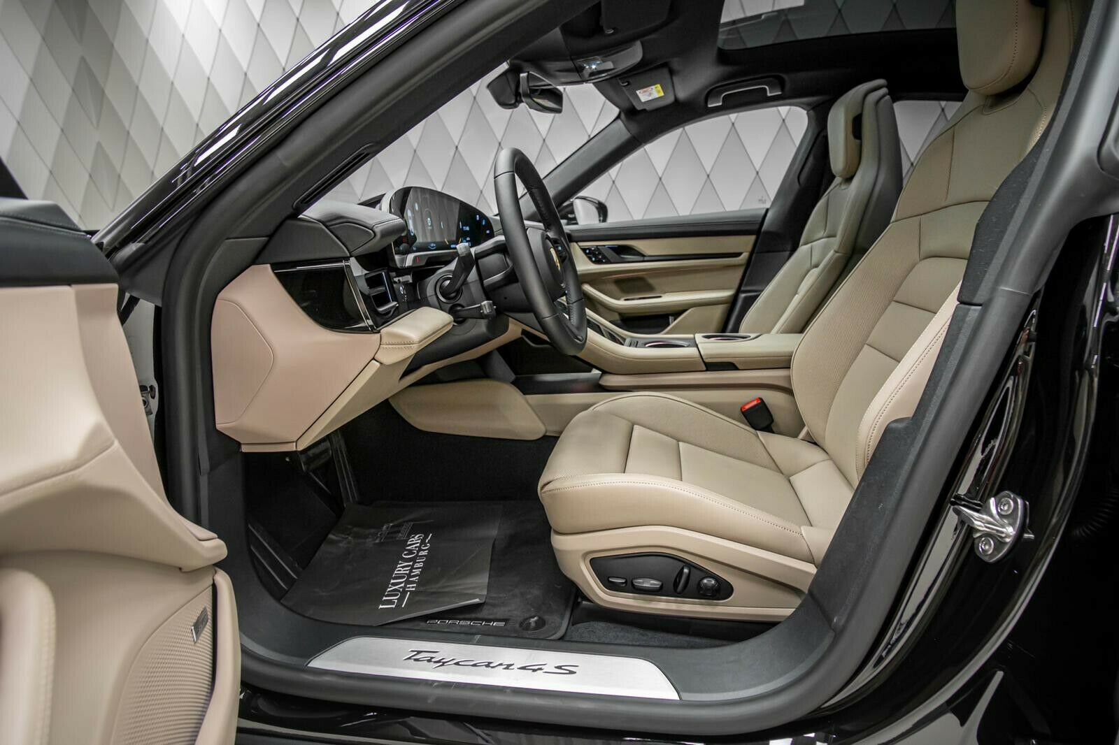 2020 Porsche Taycan 4S, 10/20