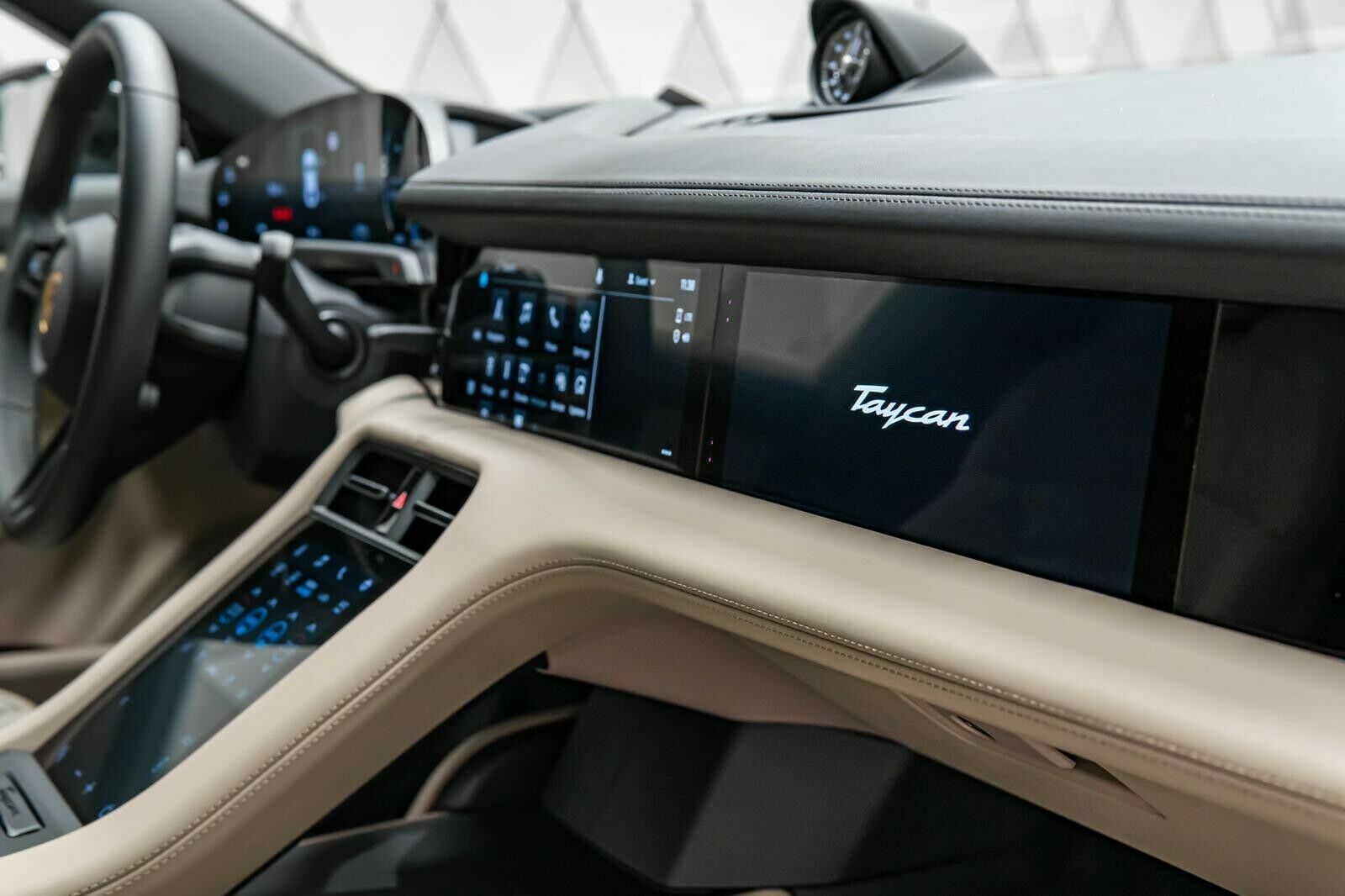 2020 Porsche Taycan 4S, 16/20
