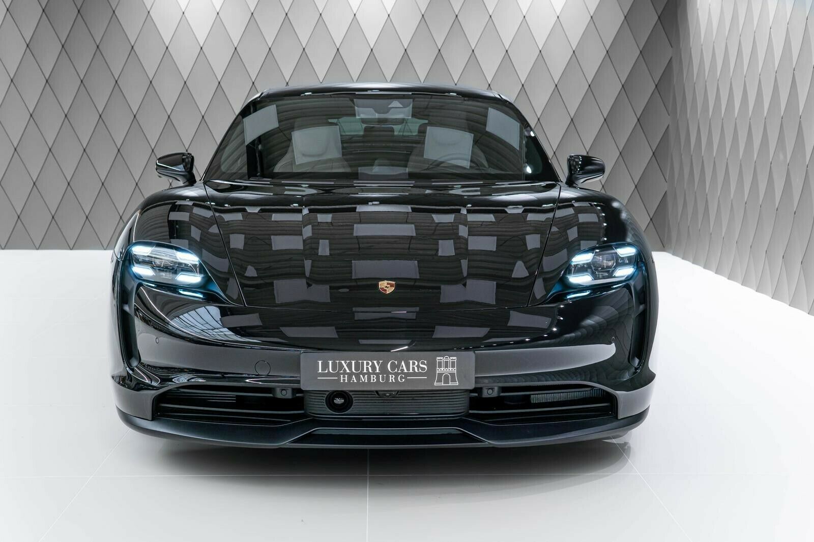 2020 Porsche Taycan 4S, 18/20
