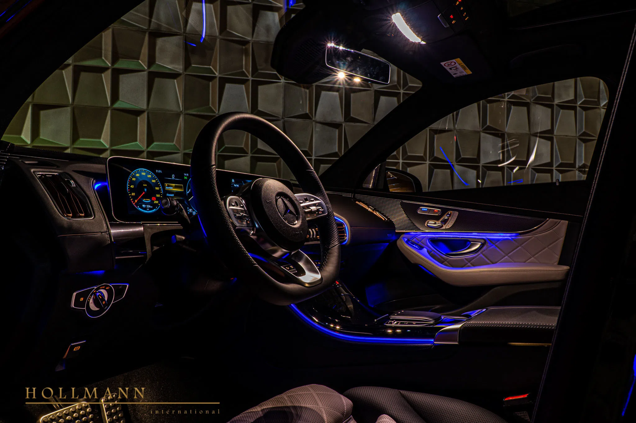 2020 Mercedes-Benz EQC 400 4Matic interior, dashboard
