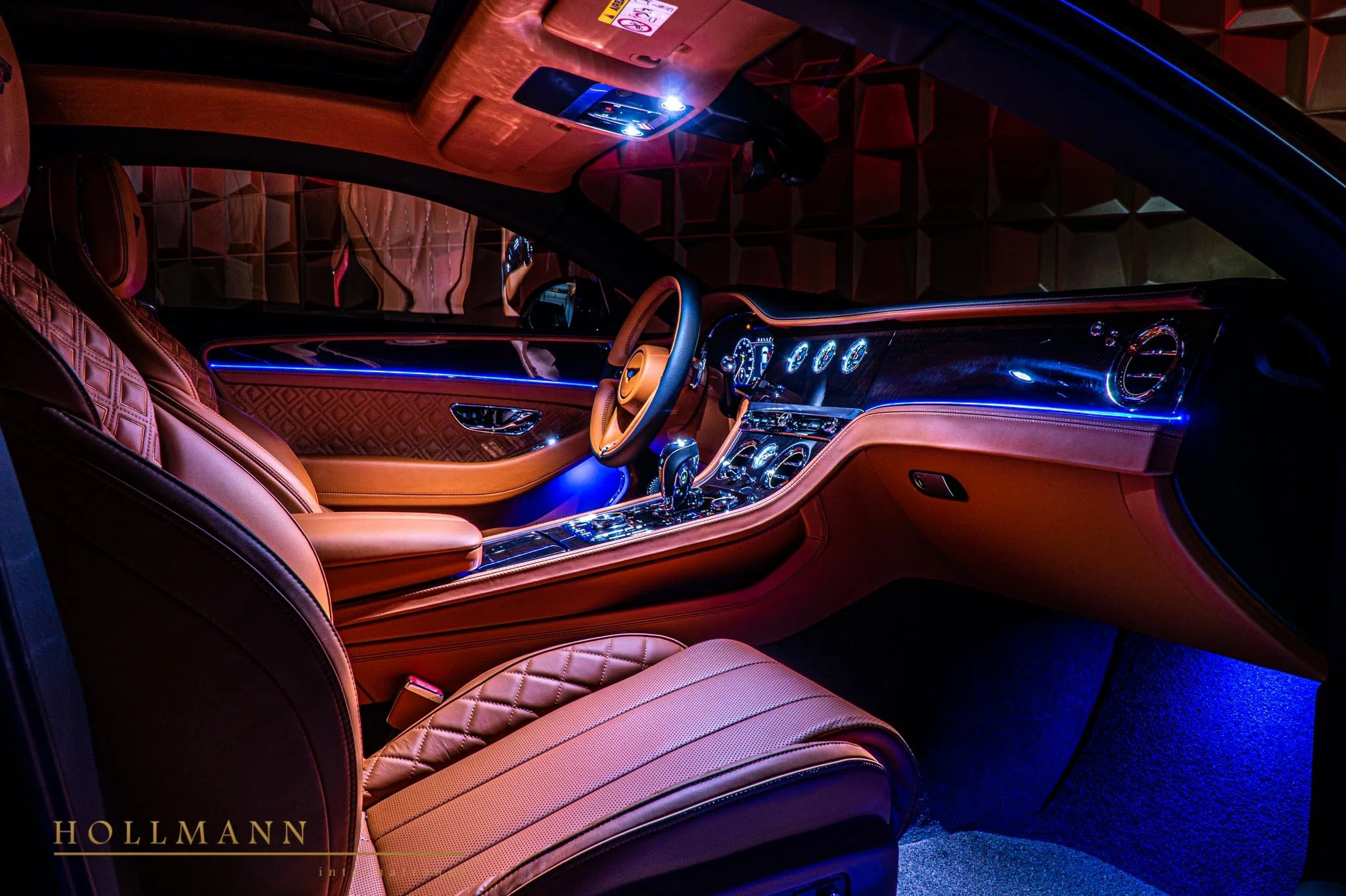 2020 Bentley Continental GT interior, Newmarket Tan and Beluga split