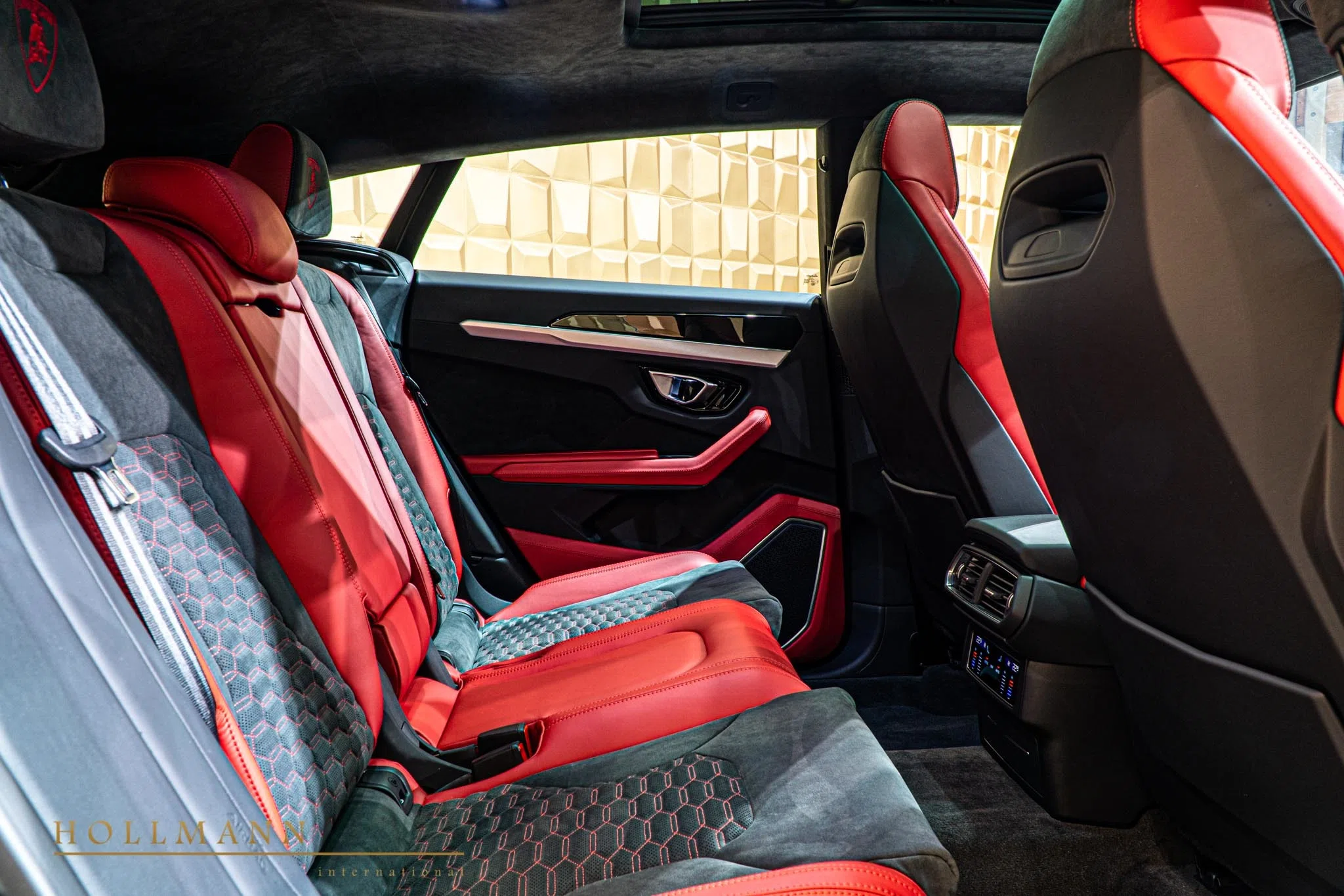 2020 Lamborghini Urus by NOVITEC interior, seats, Leather Red with Alcantara Black