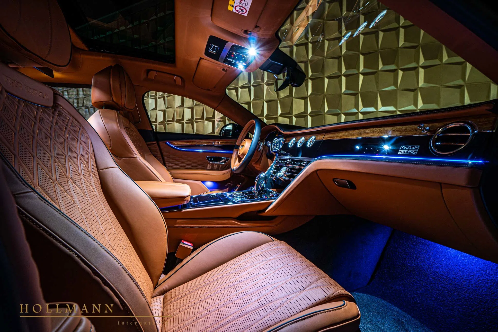 2020 Bentley Flying Spur FIRST EDITION interior, Linen and Cricket Ball