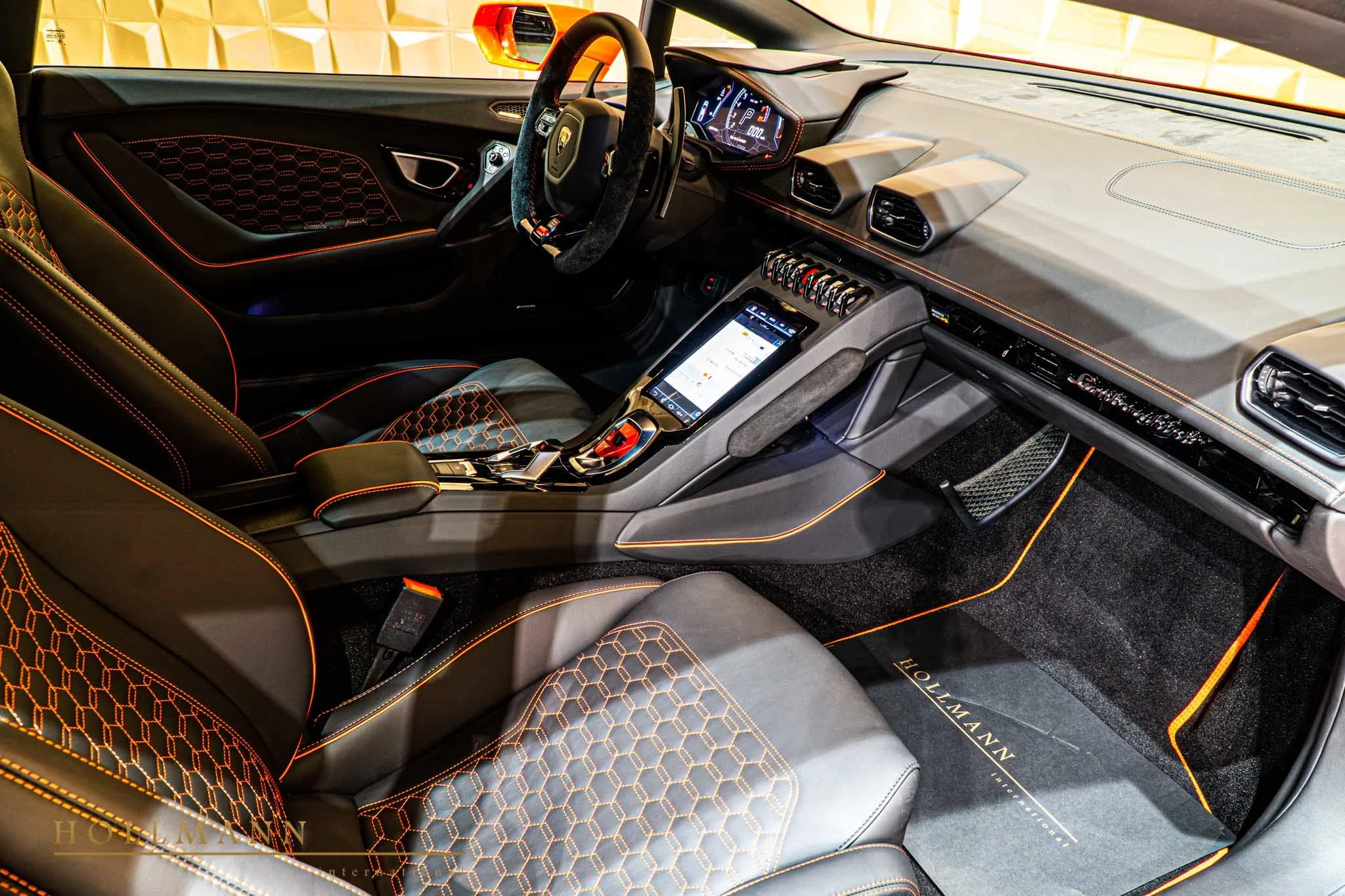 2020 Lamborghini Huracán EVO interior, Leather Black