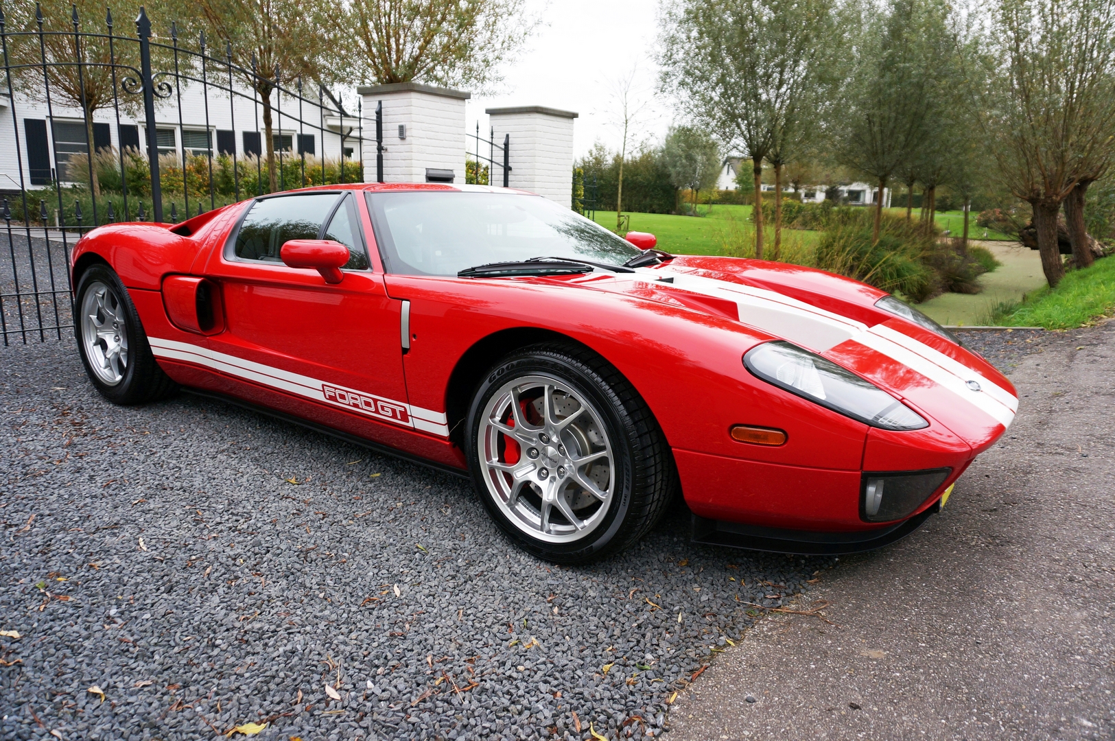 2005 Ford GT 5.4L V8 Coupé 1, 2/10