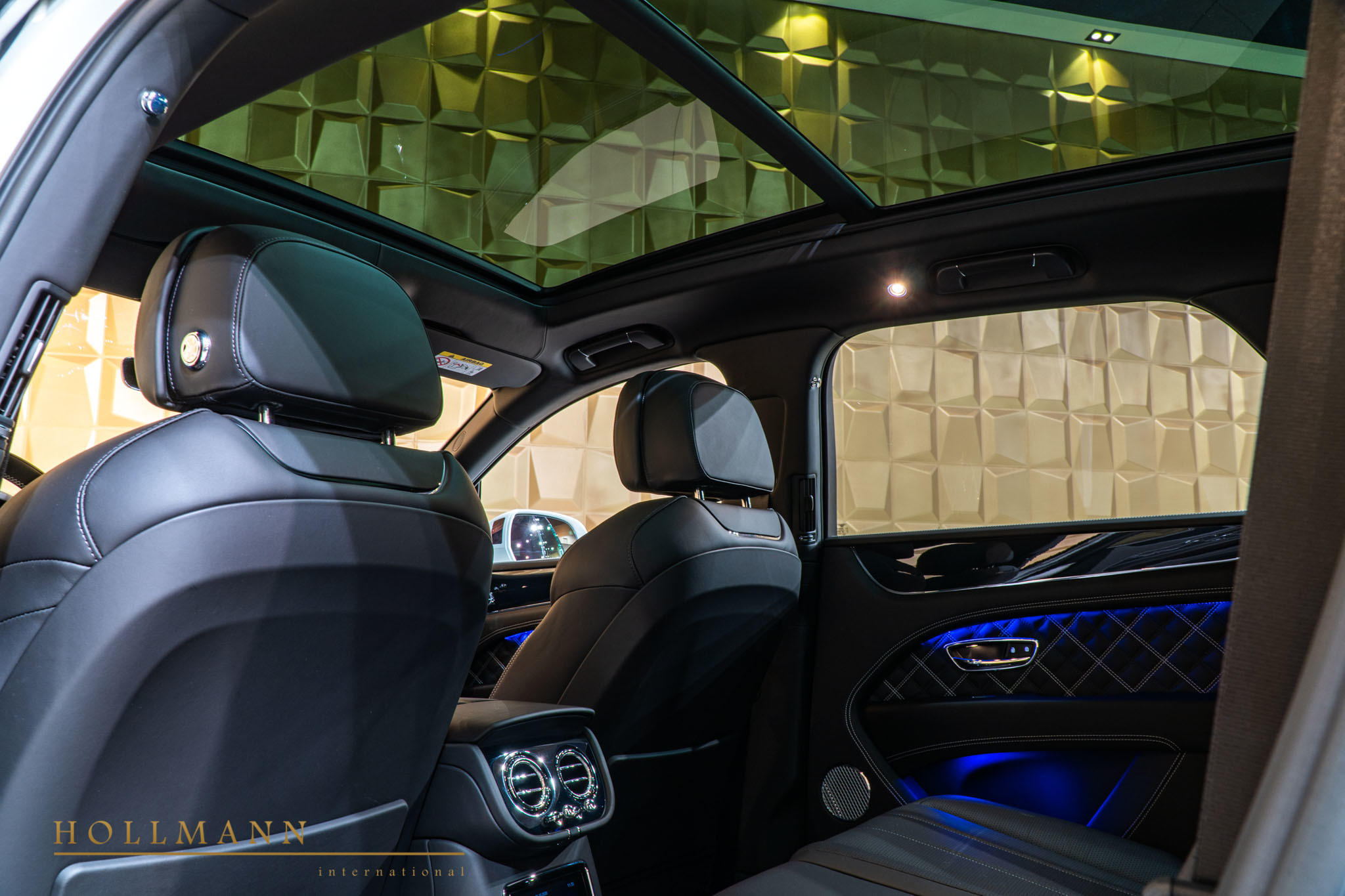 2021 BENTLEY BENTAYGA V8, 18/20