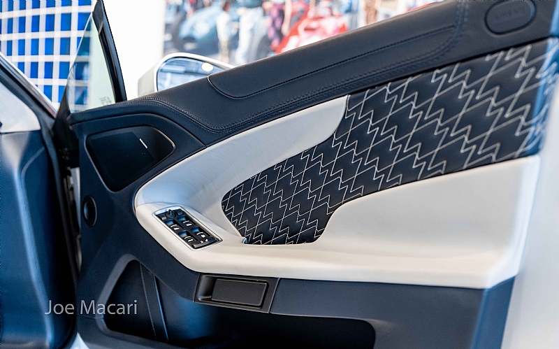 2017 Aston Martin Zagato Volante, 15/18