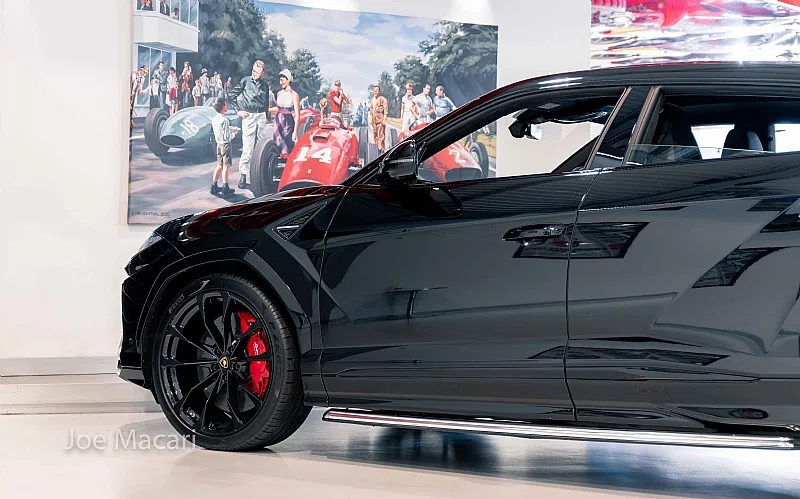2019 Lamborghini Urus, side profile