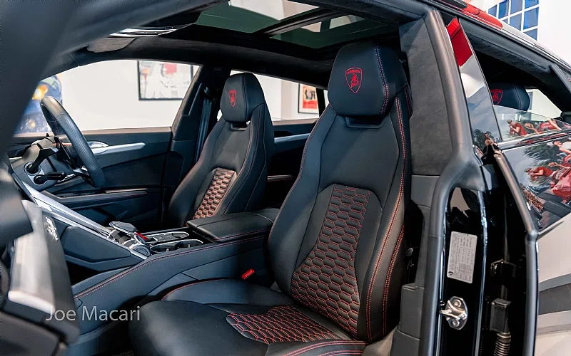 2019 Lamborghini Urus interior, seats