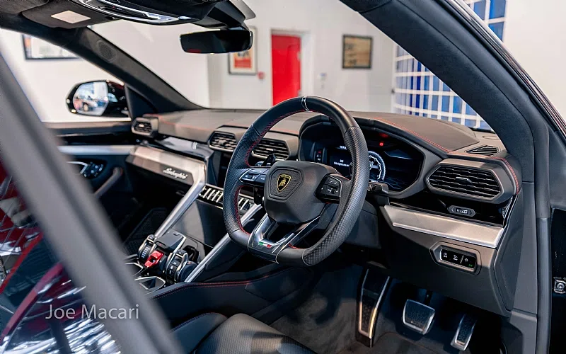 2019 Lamborghini Urus interior, dashboard