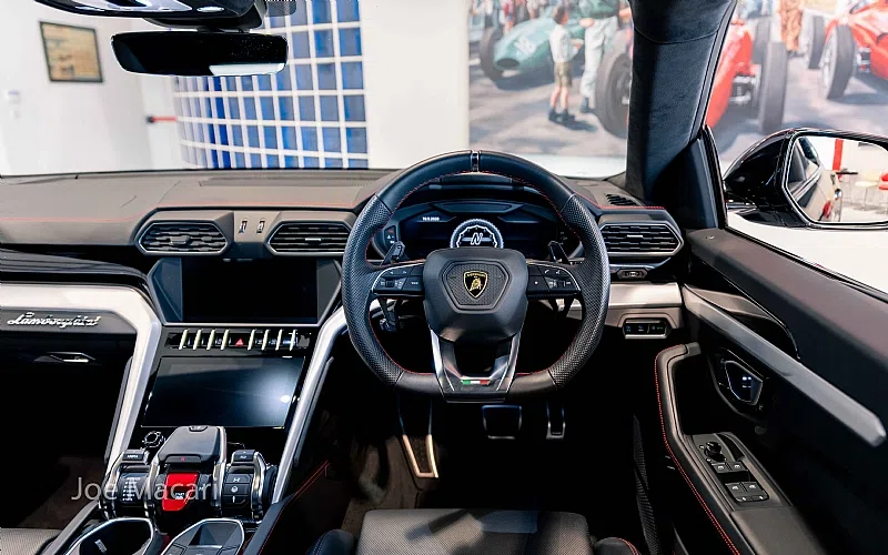 2019 Lamborghini Urus interior