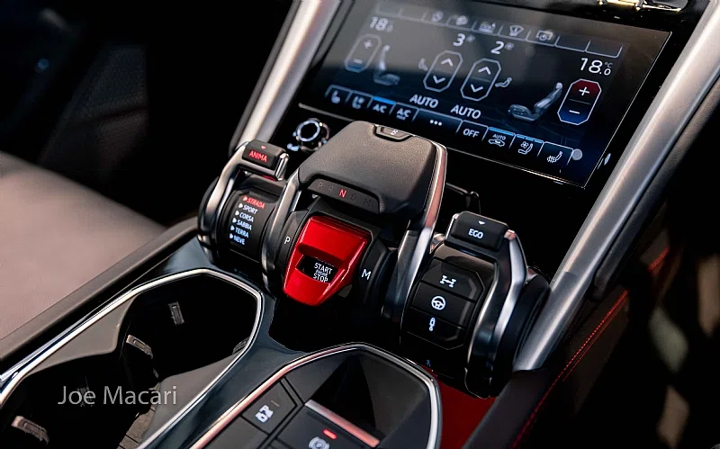 2019 Lamborghini Urus interior, center console